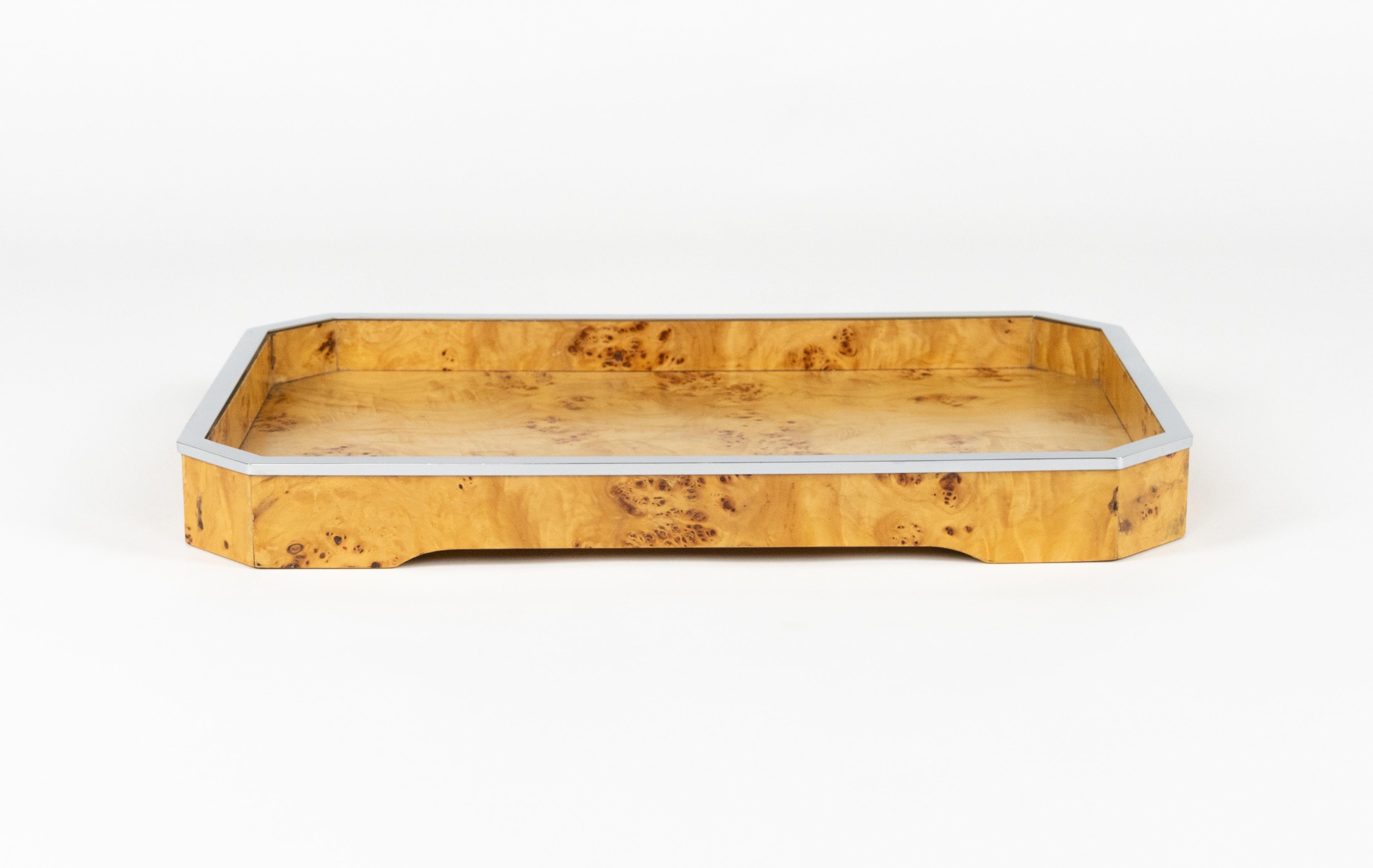 Bandeja de servir de madera y cromo de mediados de siglo atribuida a Tommaso Barbi, Italia Años 70 en venta 1
