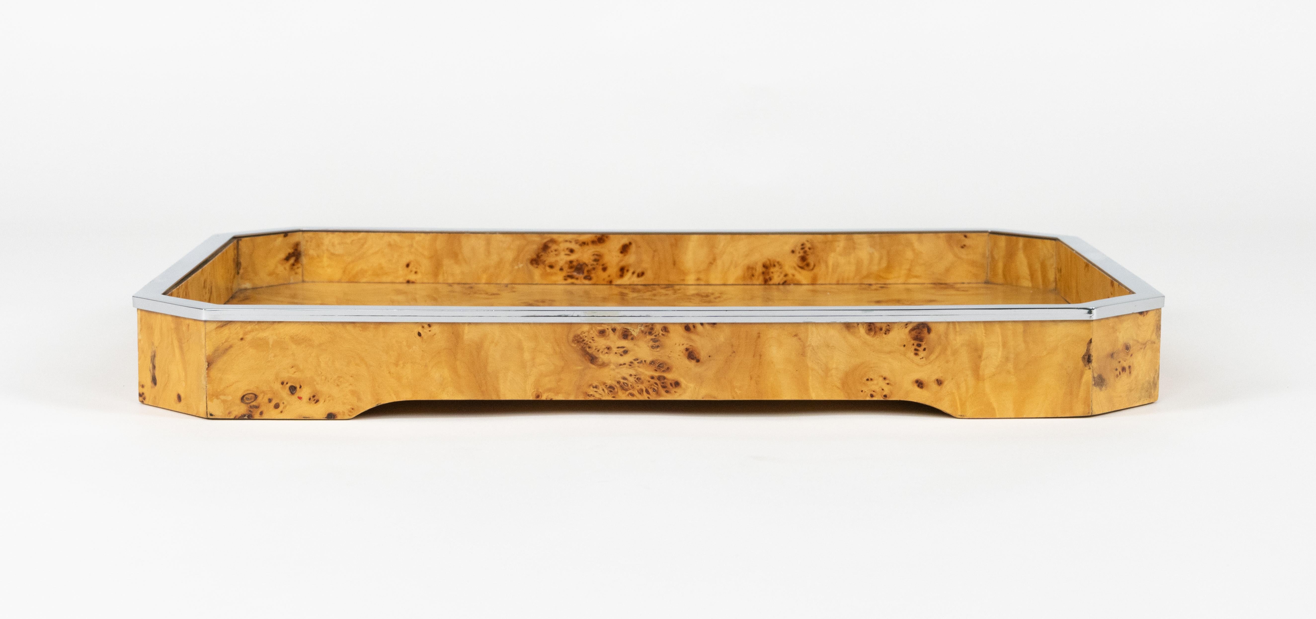 Bandeja de servir de madera y cromo de mediados de siglo atribuida a Tommaso Barbi, Italia Años 70 en venta 2
