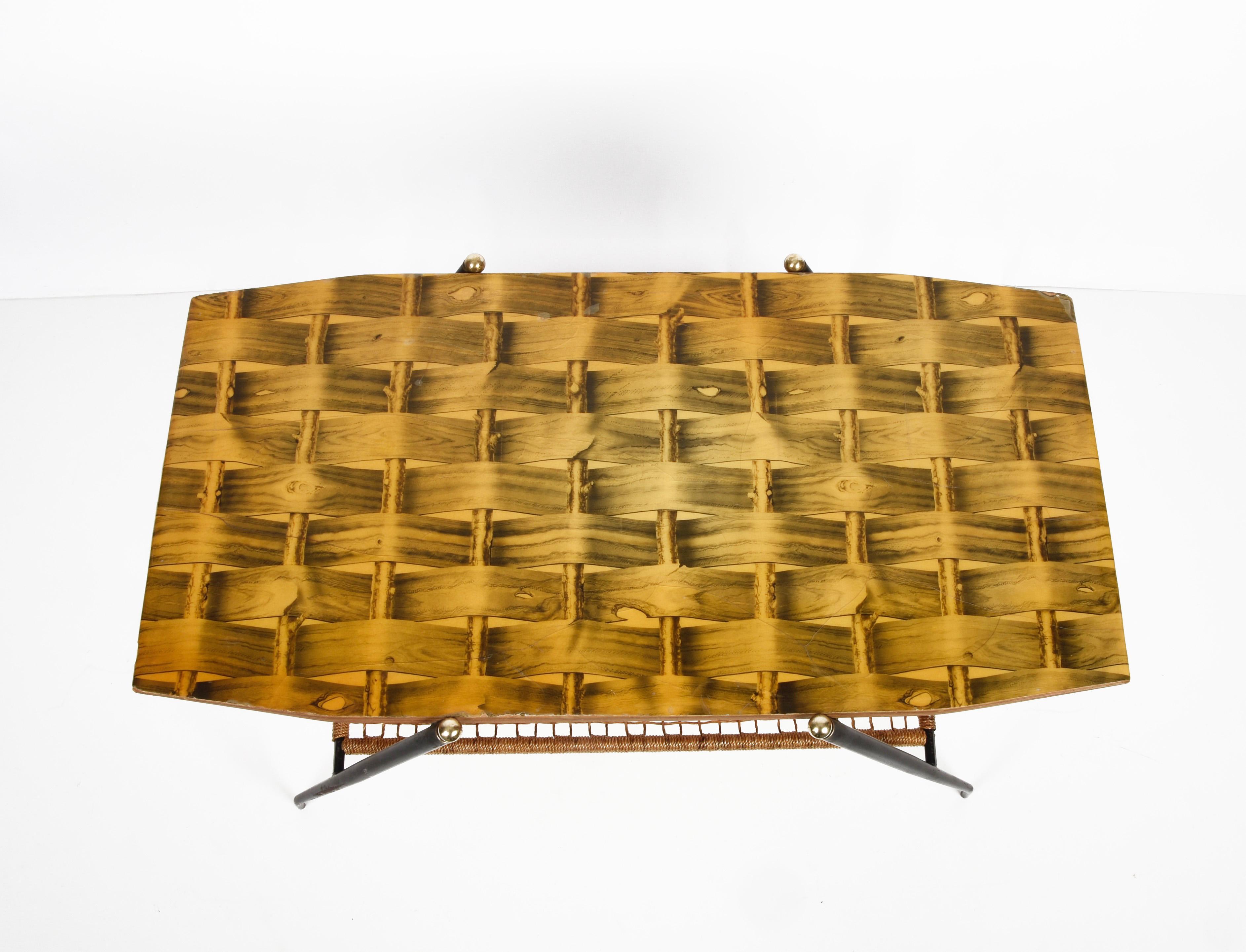 Midcentury Wood and Metal Italian Coffee Table with Brass Magazine Rack, 1950s For Sale 1