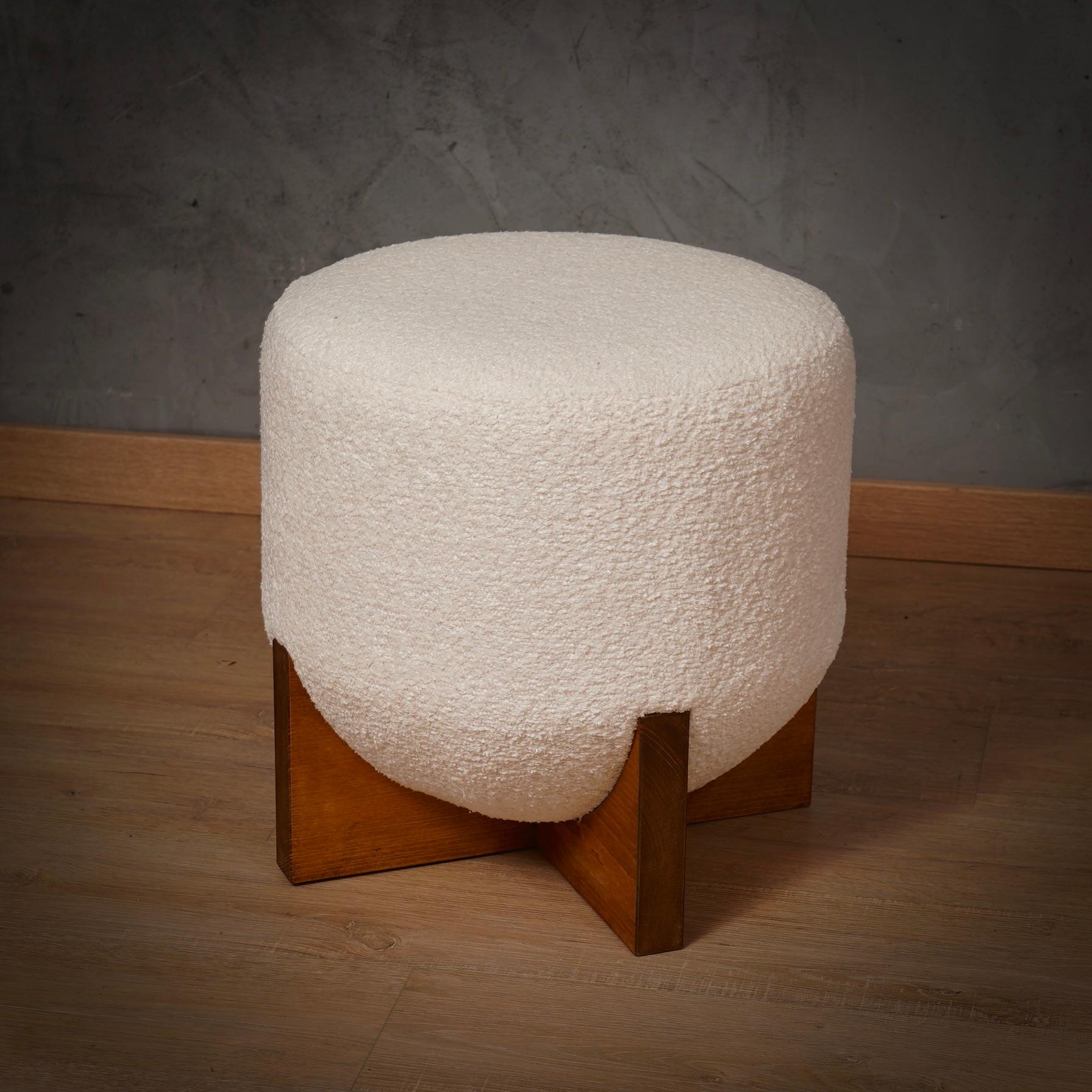 Fin du 20e siècle Bancs et poufs en bois et bouclé blanc du milieu du siècle, 1990