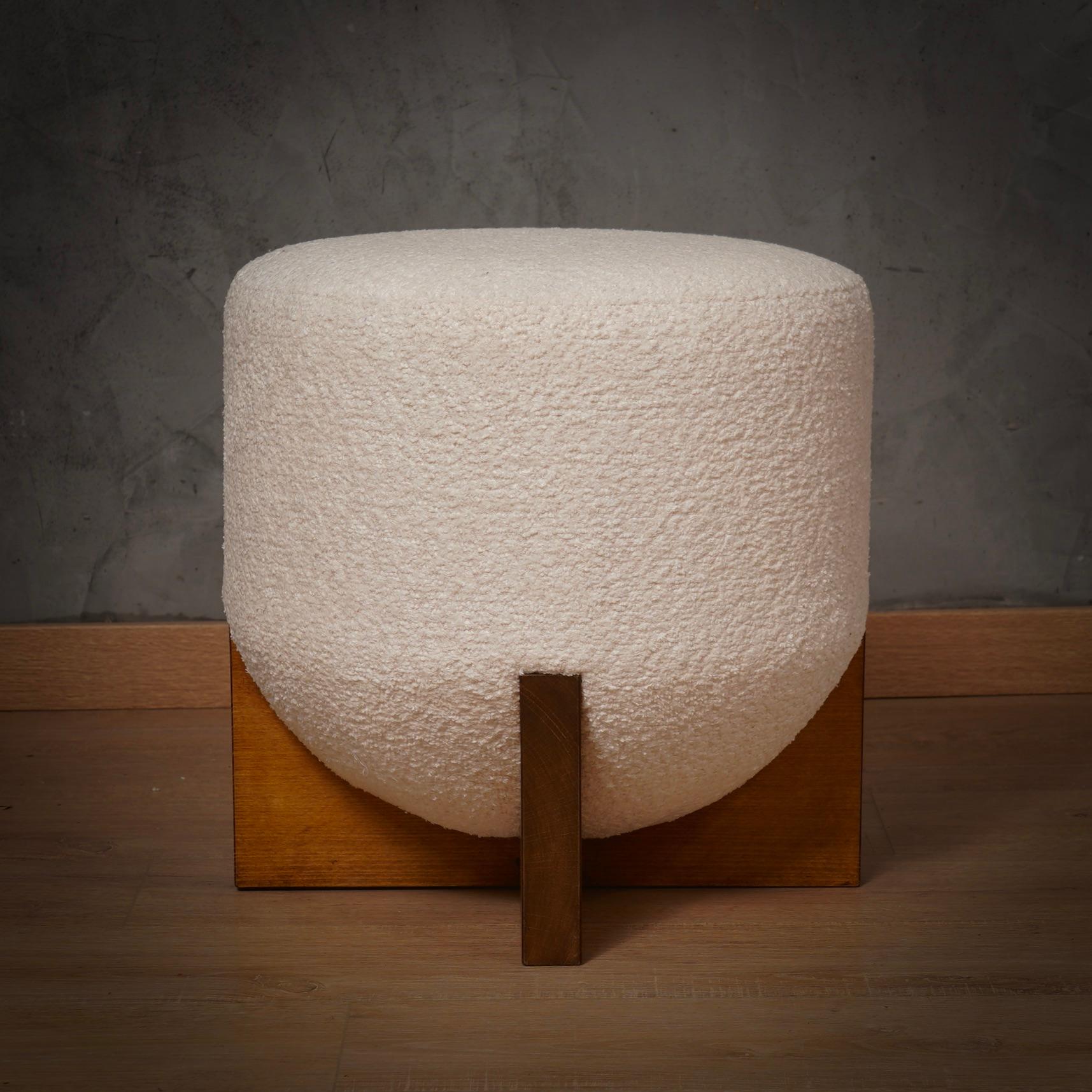 Bancs et poufs en bois et bouclé blanc du milieu du siècle, 1990 1