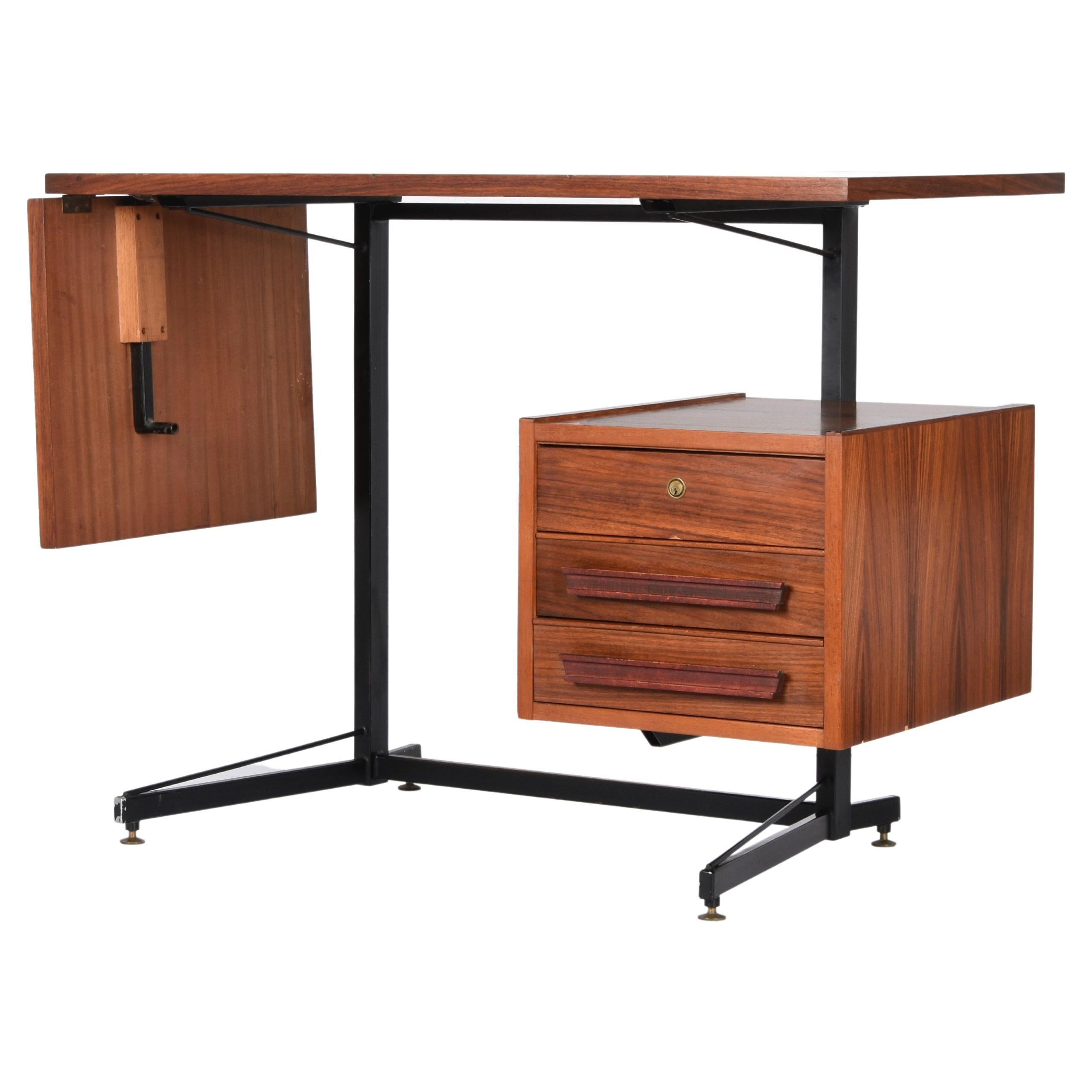 Bureau pliant italien du milieu du siècle dernier en bois, métal noir et laiton avec tiroirs, années 1960 en vente