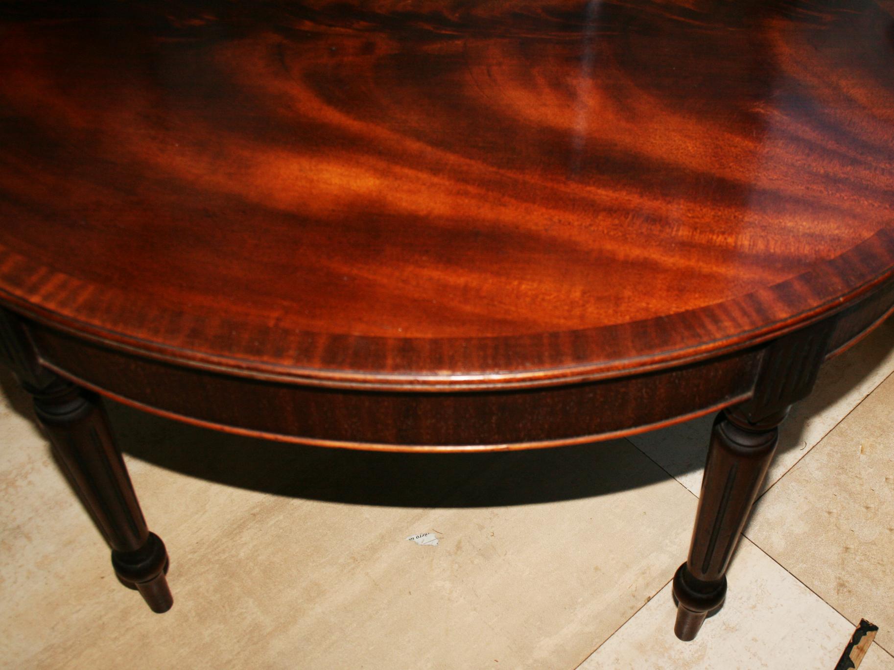 Art Deco Midcentury Wood Coffe or Side Oval Table, Italy, 1940s