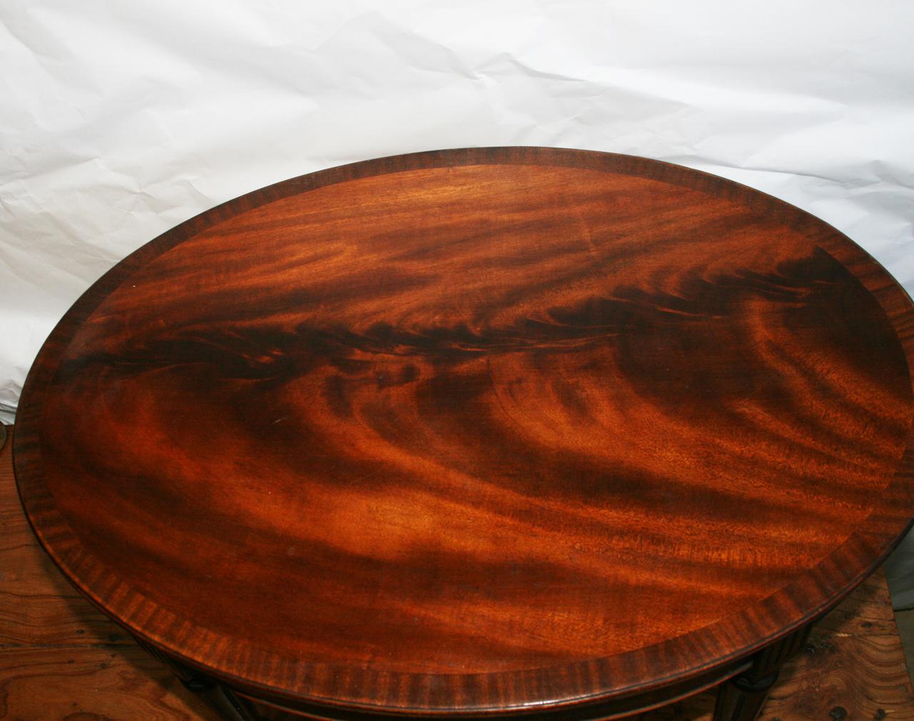 Italian Midcentury Wood Coffe or Side Oval Table, Italy, 1940s