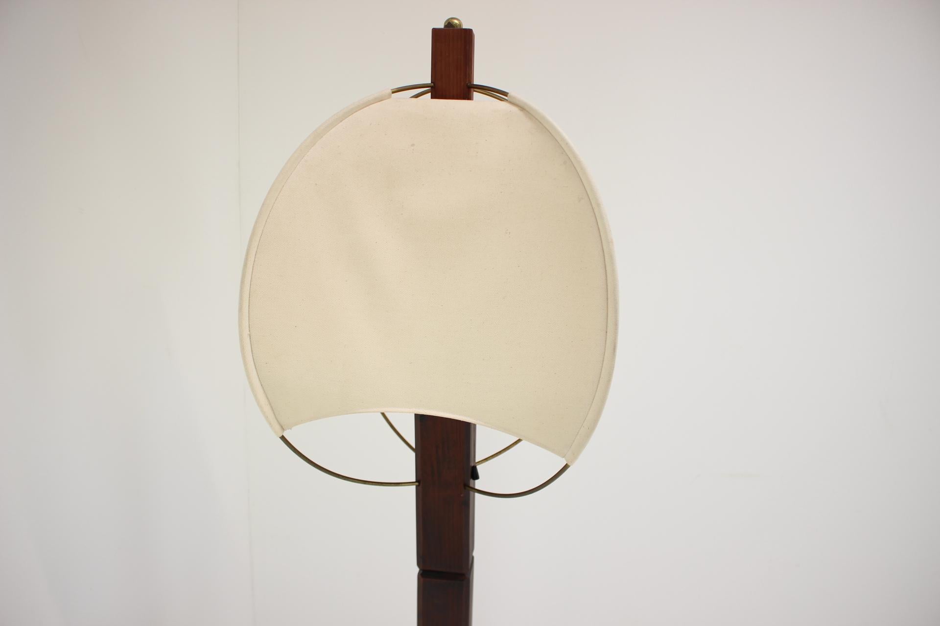 Midcentury Wood Floor Lamp, 1970s In Good Condition For Sale In Praha, CZ
