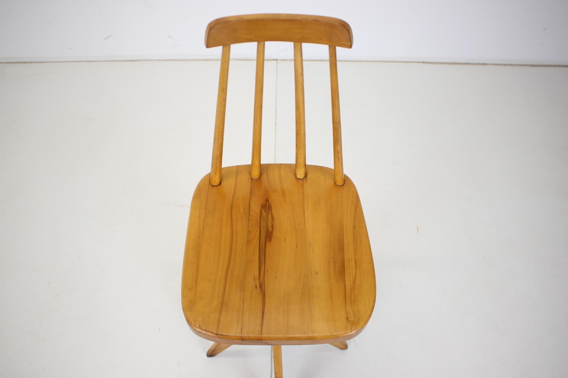 Revolving Chair aus Holz aus der Mitte des Jahrhunderts, Tschechoslowakei, 1970er Jahre im Angebot 4