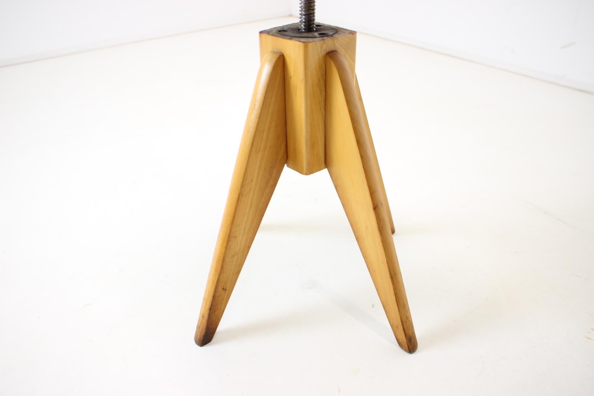 Revolving Chair aus Holz aus der Mitte des Jahrhunderts, Tschechoslowakei, 1970er Jahre im Angebot 6