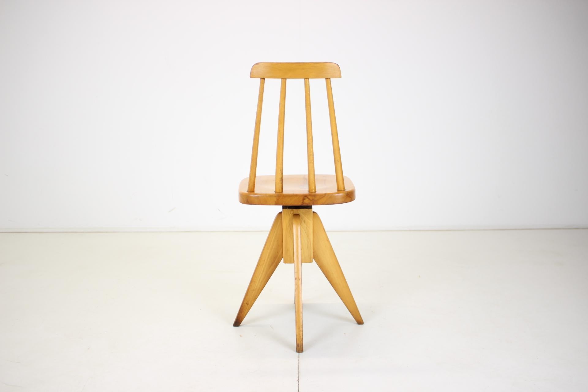 Midcentury Wood Revolving Chair, Czechoslovakia, 1970s For Sale 1