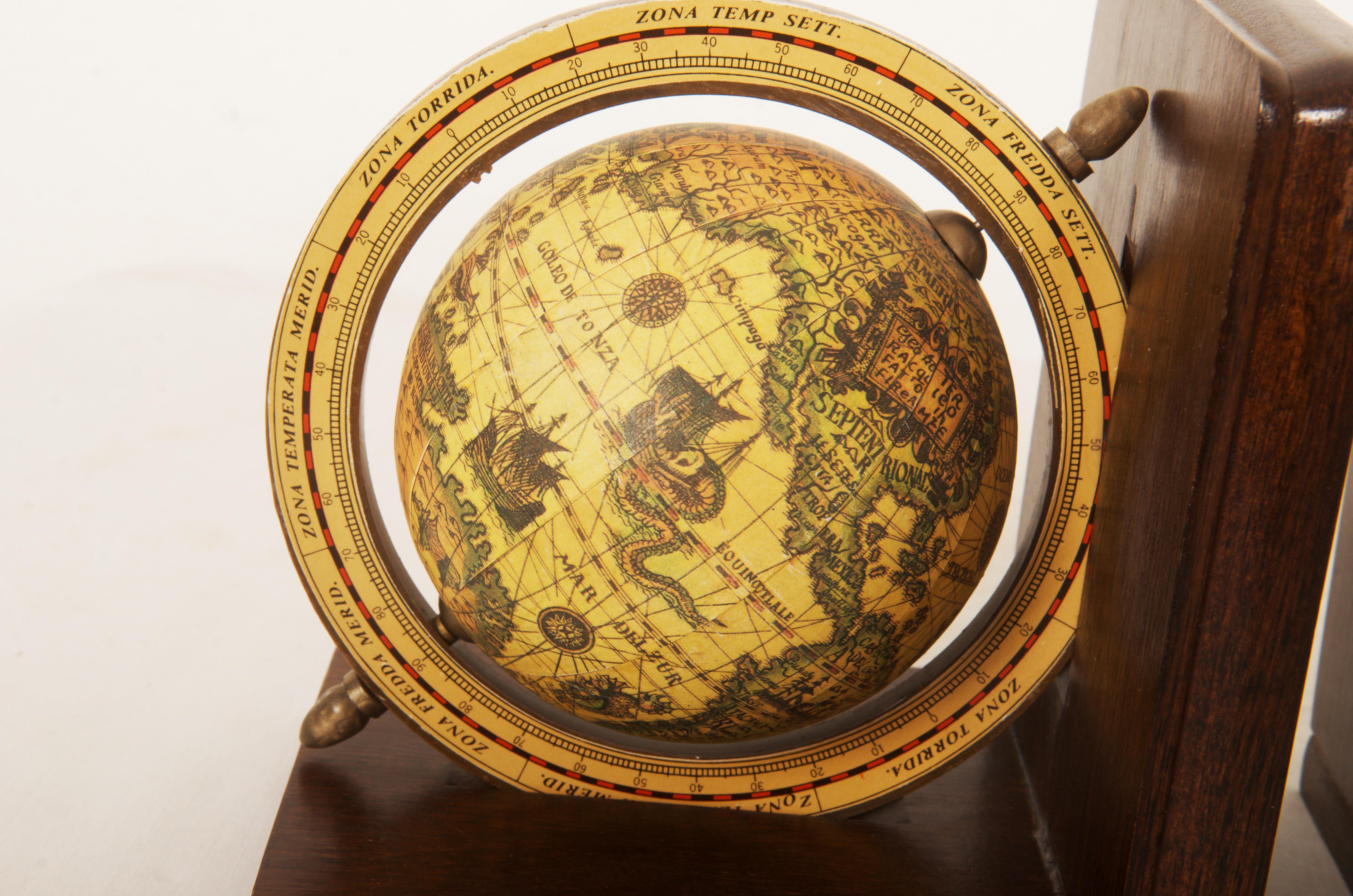 Midcentury Wooden Bookends World Globe In Good Condition In Vienna, AT