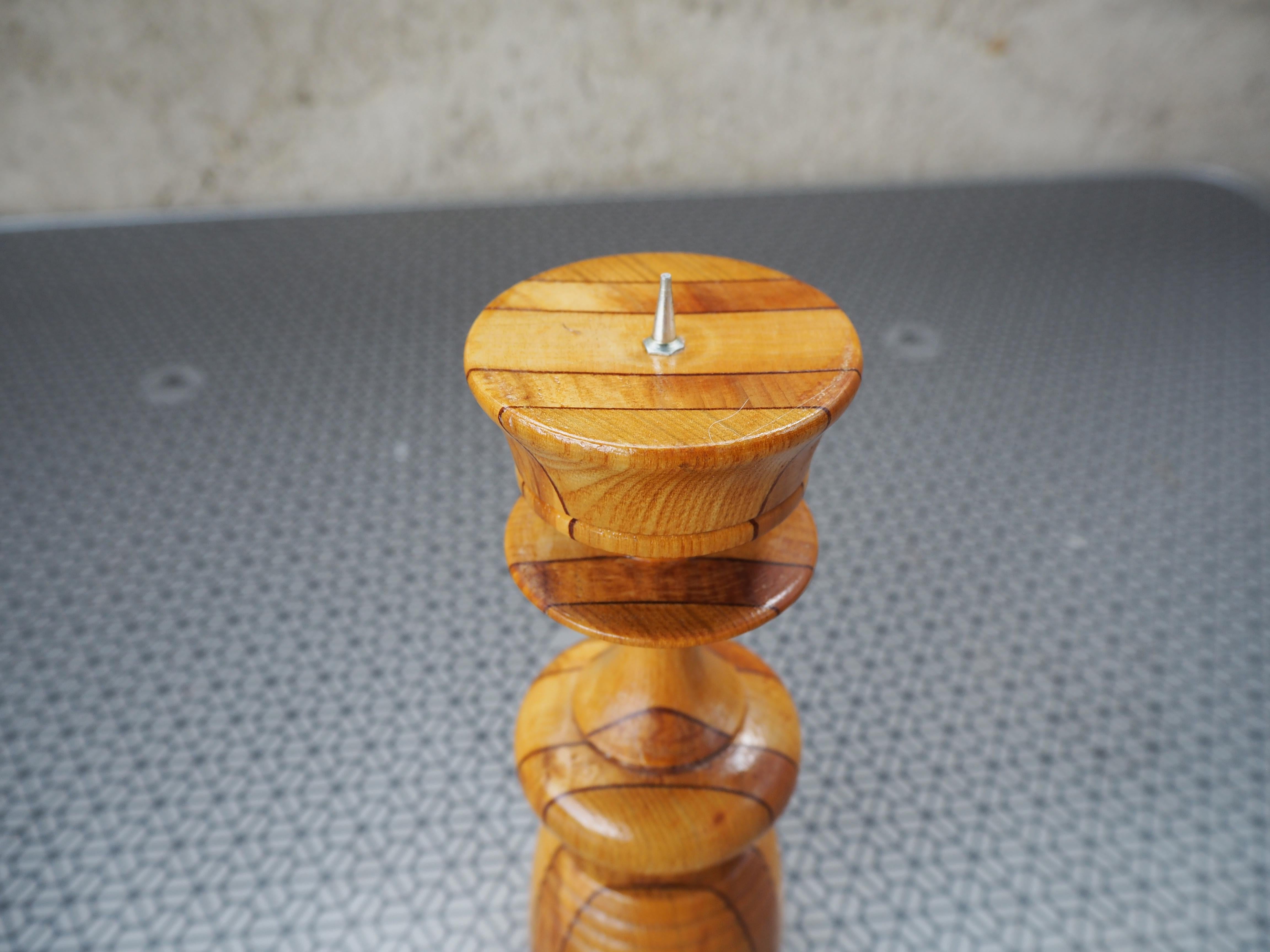 Holz-Kerzenhalter aus der Jahrhundertmitte, 1960er Jahre, Europa (Mitte des 20. Jahrhunderts) im Angebot