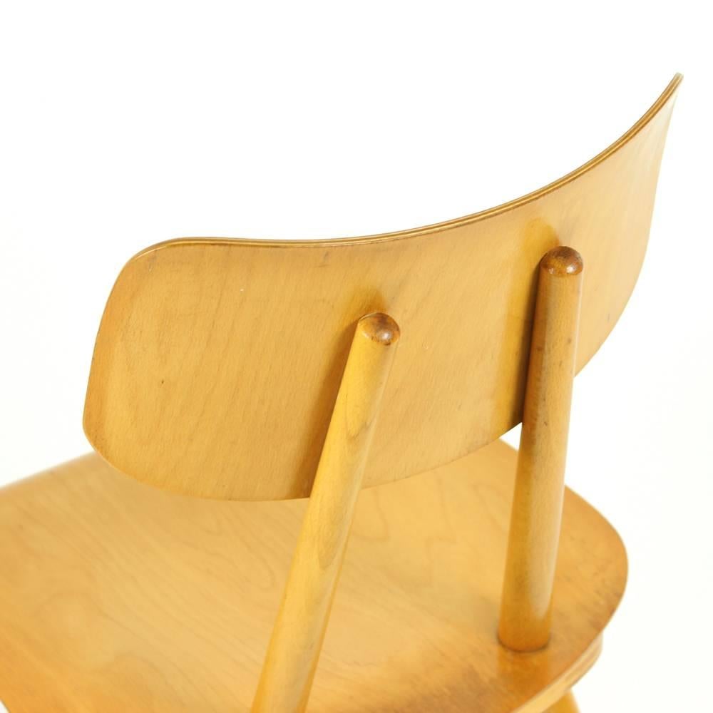 Midcentury Wooden Chairs in Wood by Ton, Czechoslovakia, circa 1960 For Sale 4