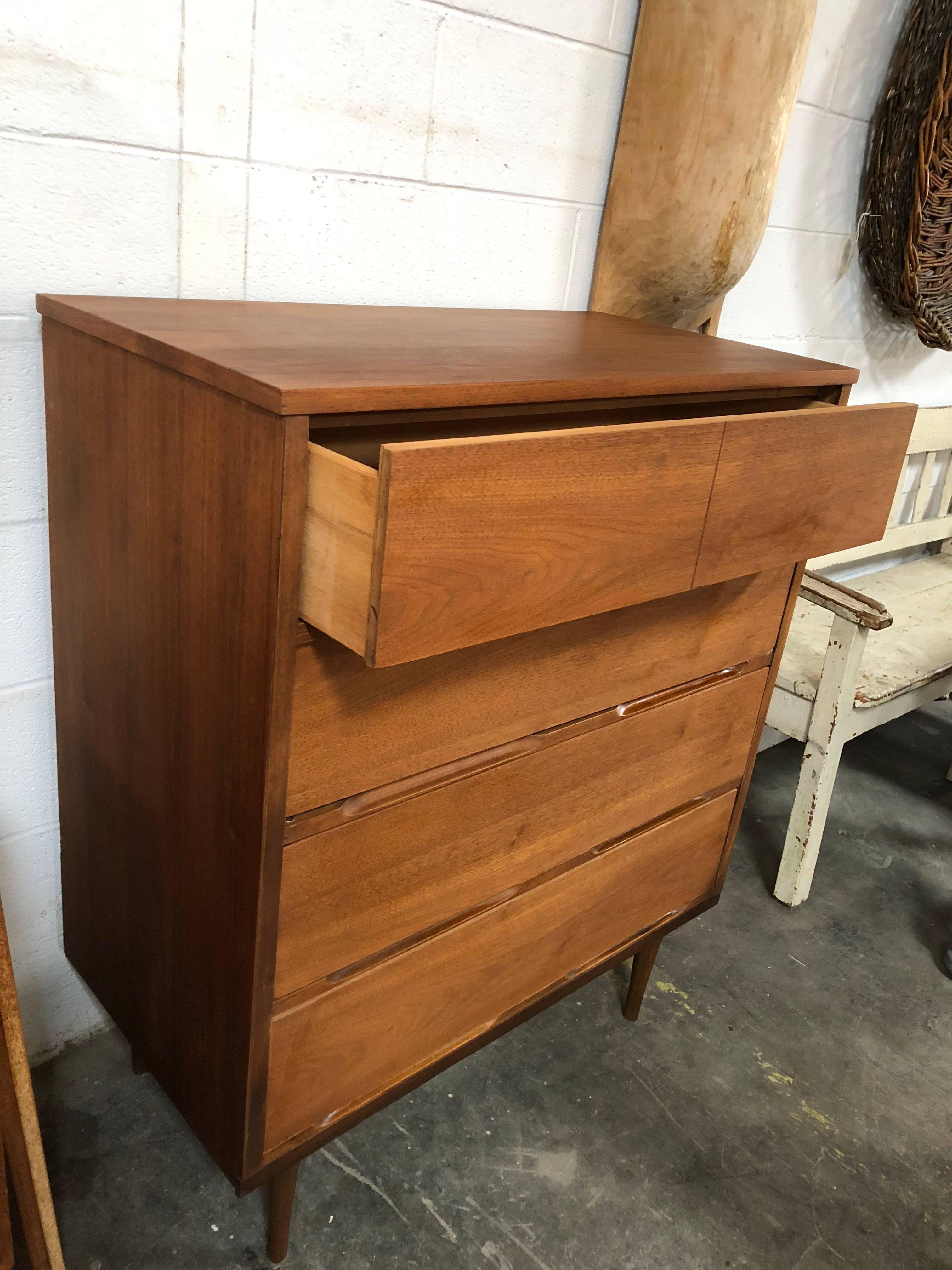 Beautiful midcentury dresser in mint condition. 
Very clean wood working with under drawer pulls.