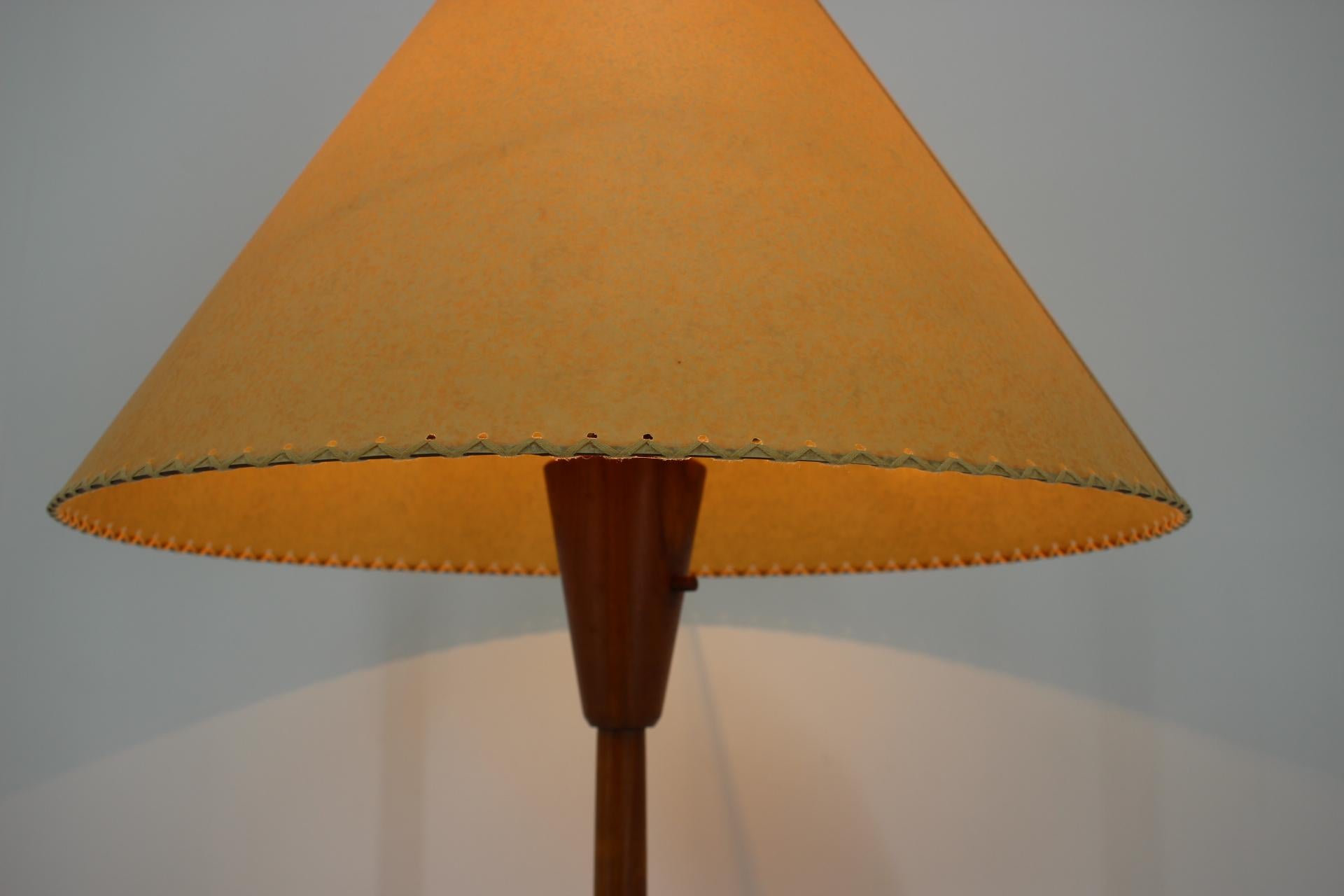 Czech Midcentury Wooden Floor Lamp by Jan Kalous for ULUV / 1950s, Restored For Sale