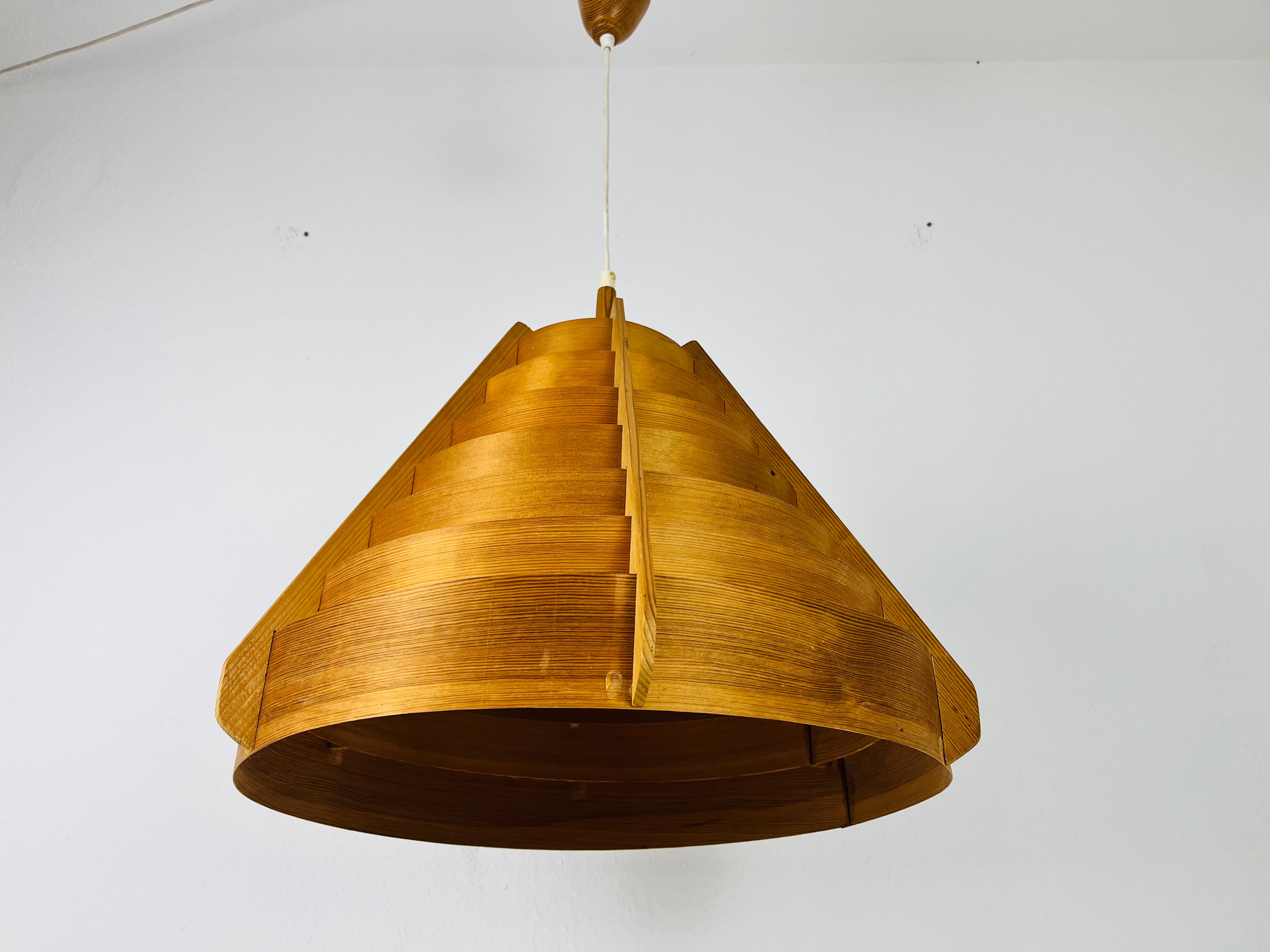 Mid-Century Modern Lampe à suspension en bois du milieu du siècle dernier de Hans-Agne Jakobsson, Suède, années 1960 en vente