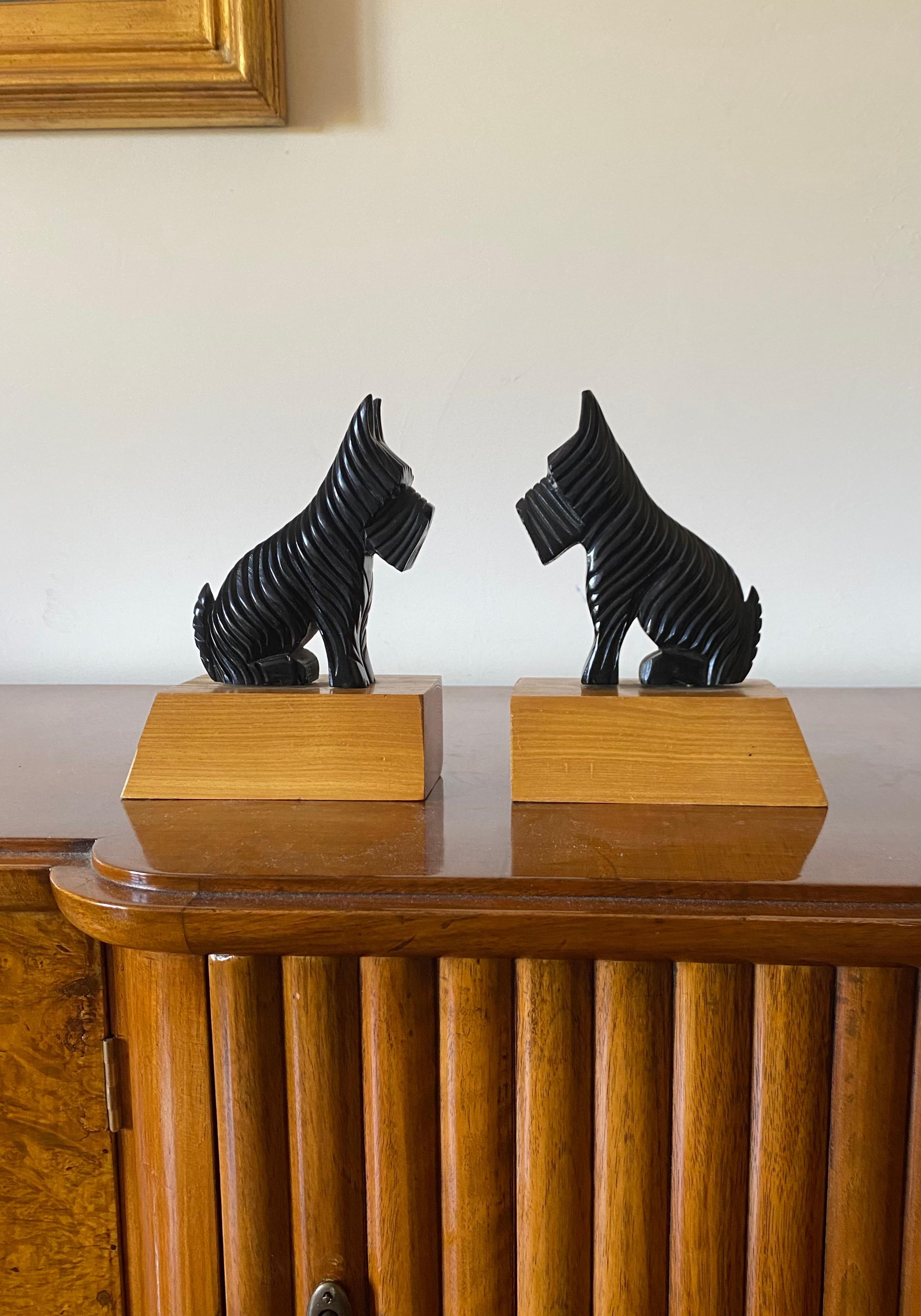 Midcentury bookends

wooden carved Schnauzer dogs with glass eyes

France circa 1940s

H 19 cm - 6.5 x 13.5 cm

Numbered on the base

Conditions: very good consistent with age and use
