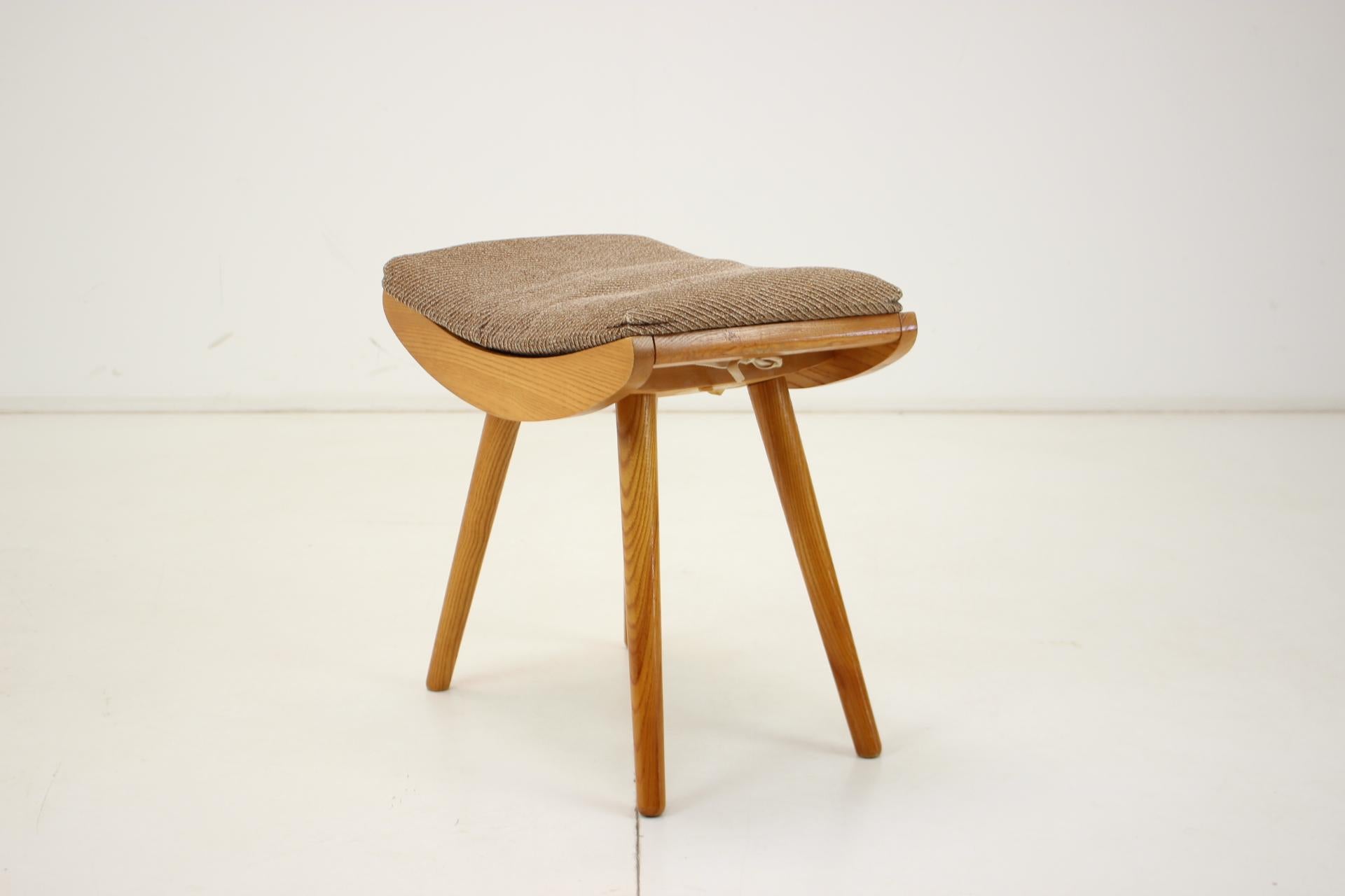 Mid-Century Modern Midcentury Wooden Stool or Footstool/ ULUV, 1960s, Czechoslovakia