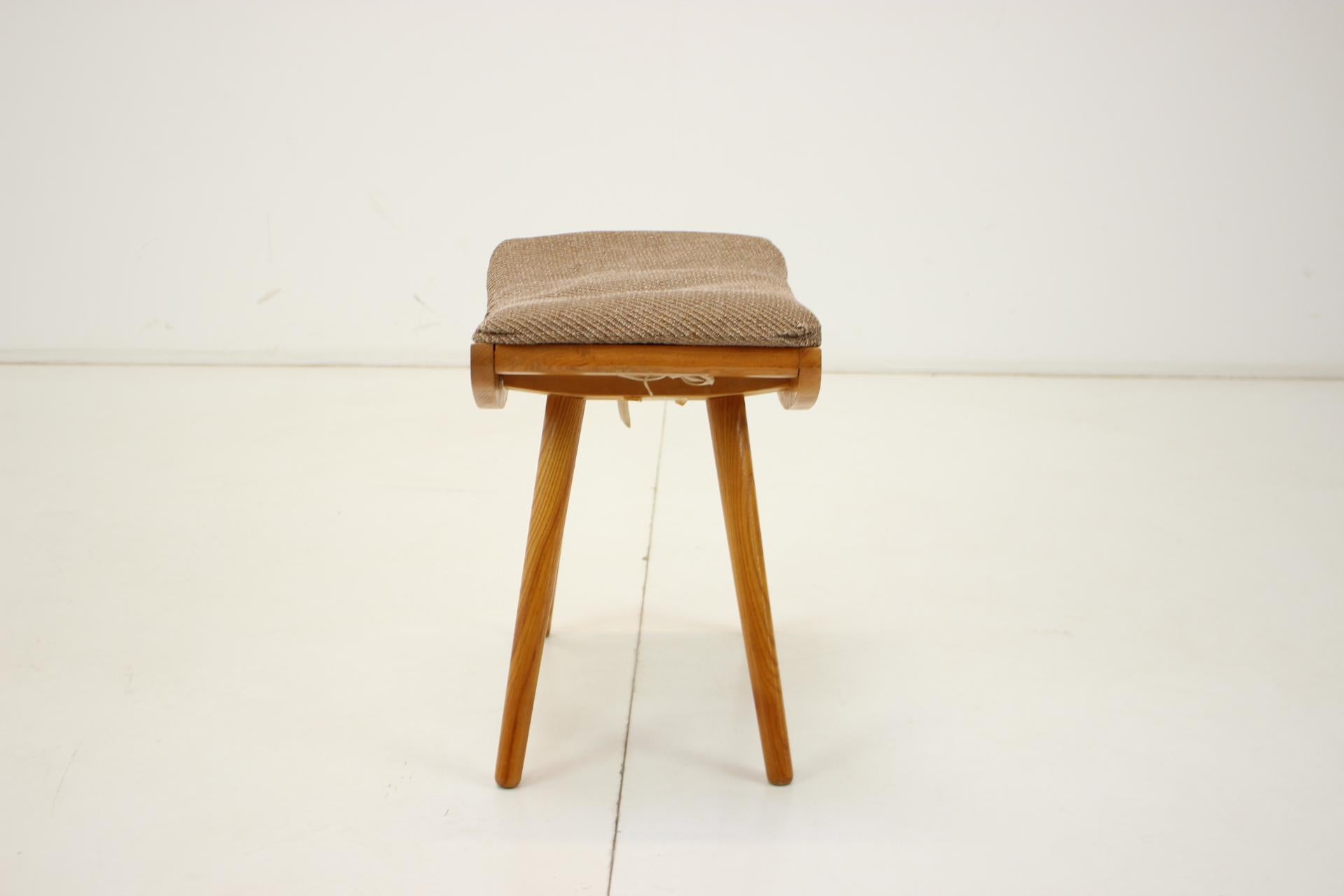 Midcentury Wooden Stool or Footstool/ ULUV, 1960s, Czechoslovakia In Good Condition In Praha, CZ
