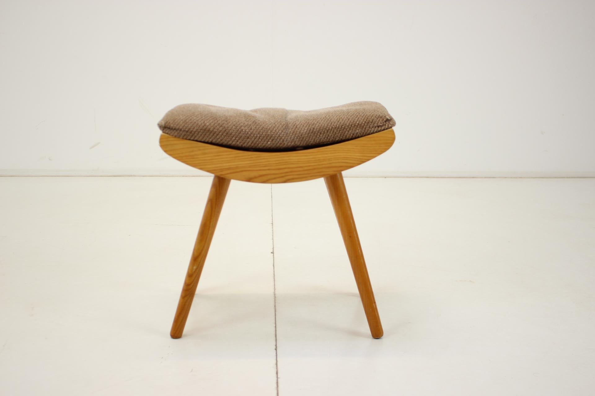 Mid-20th Century Midcentury Wooden Stool or Footstool/ ULUV, 1960s, Czechoslovakia