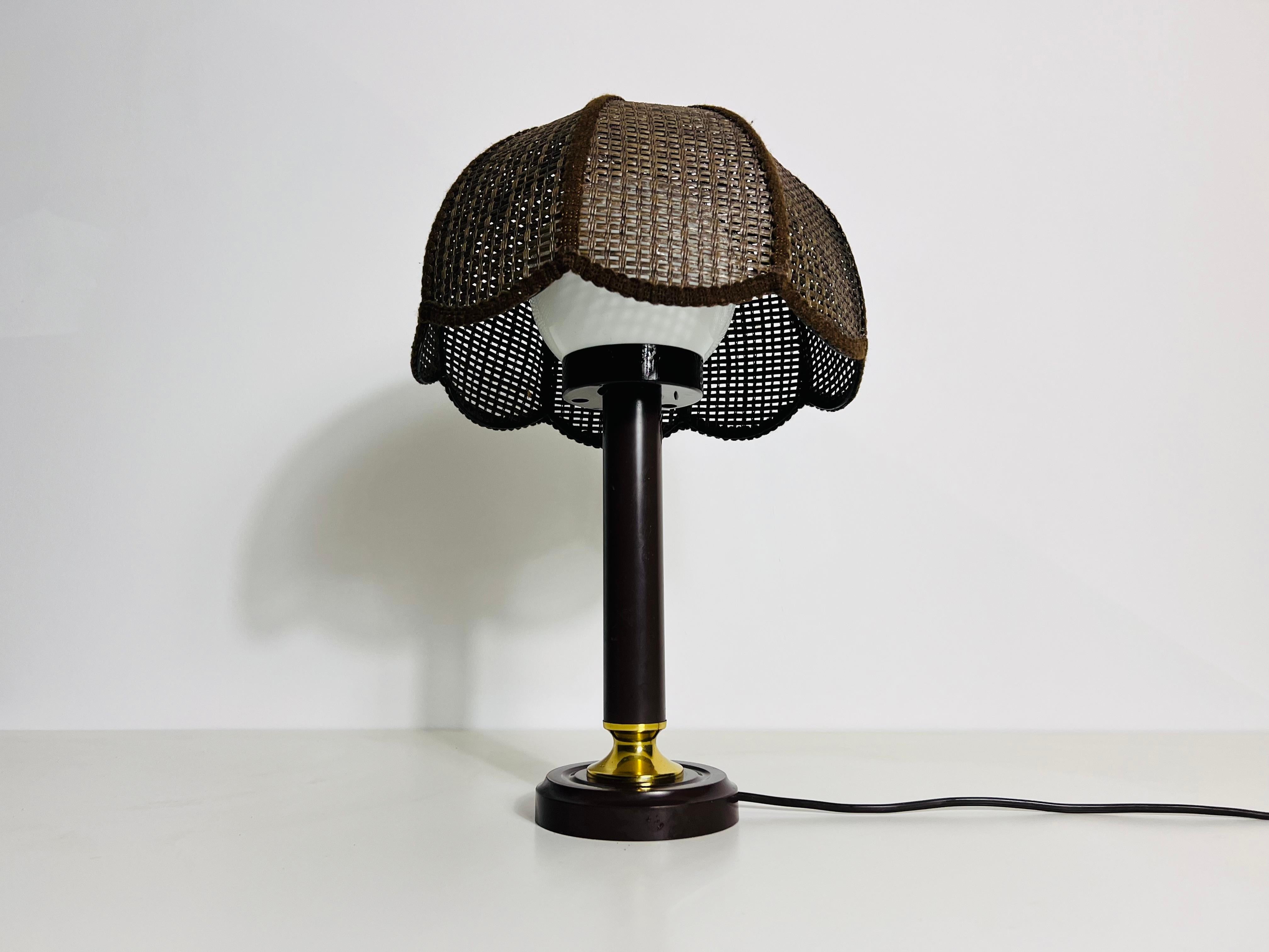 Bambou Lampe de table en bois du milieu du siècle dans le style de The, circa 1970 en vente