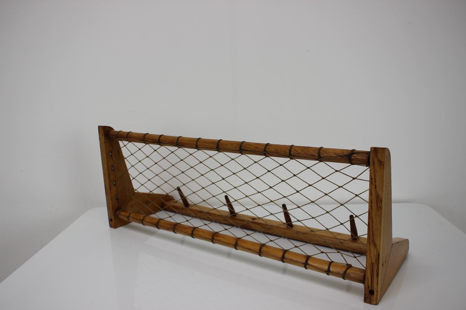 Mid-Century moderno Appendiabiti da parete in legno del Medioevo di ULUV - Cecoslovacchia, anni '60 in vendita