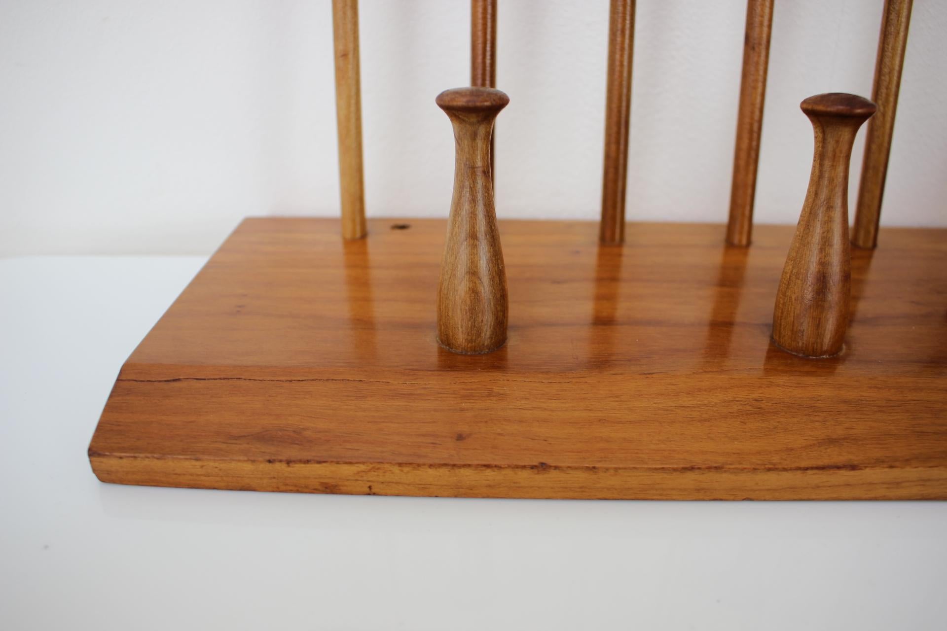 Mid-Century moderno Appendiabiti da parete in legno del Medioevo di ULUV - Cecoslovacchia, anni '60 in vendita