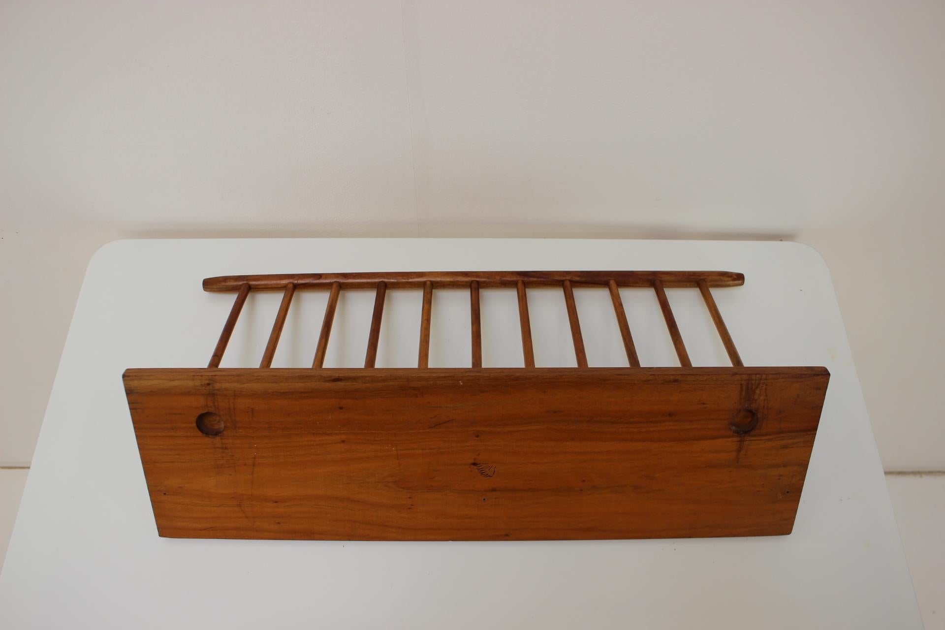 Appendiabiti da parete in legno del Medioevo di ULUV - Cecoslovacchia, anni '60 In condizioni buone in vendita a Praha, CZ