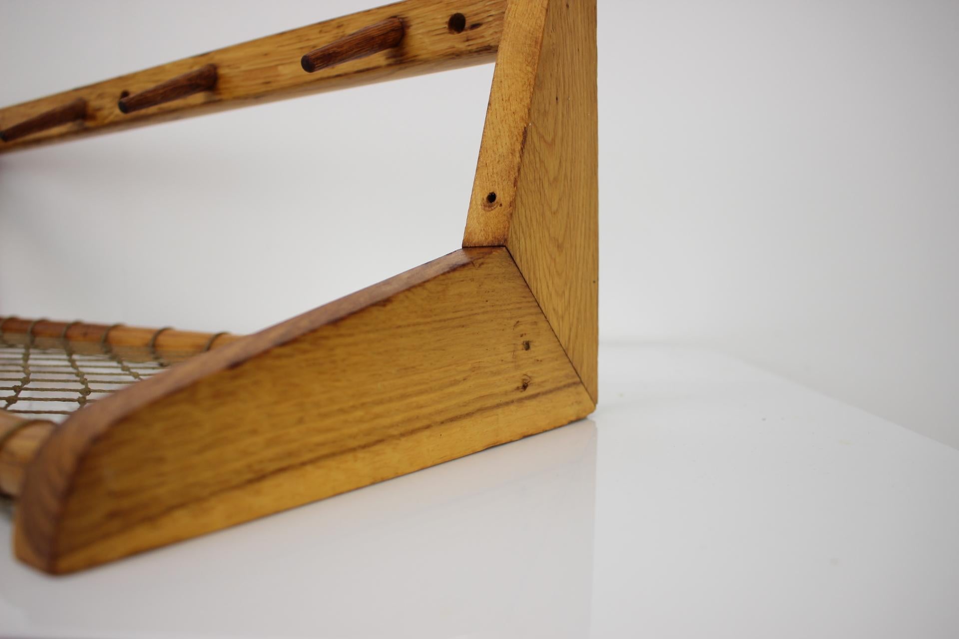 Metà XX secolo Appendiabiti da parete in legno del Medioevo di ULUV - Cecoslovacchia, anni '60 in vendita