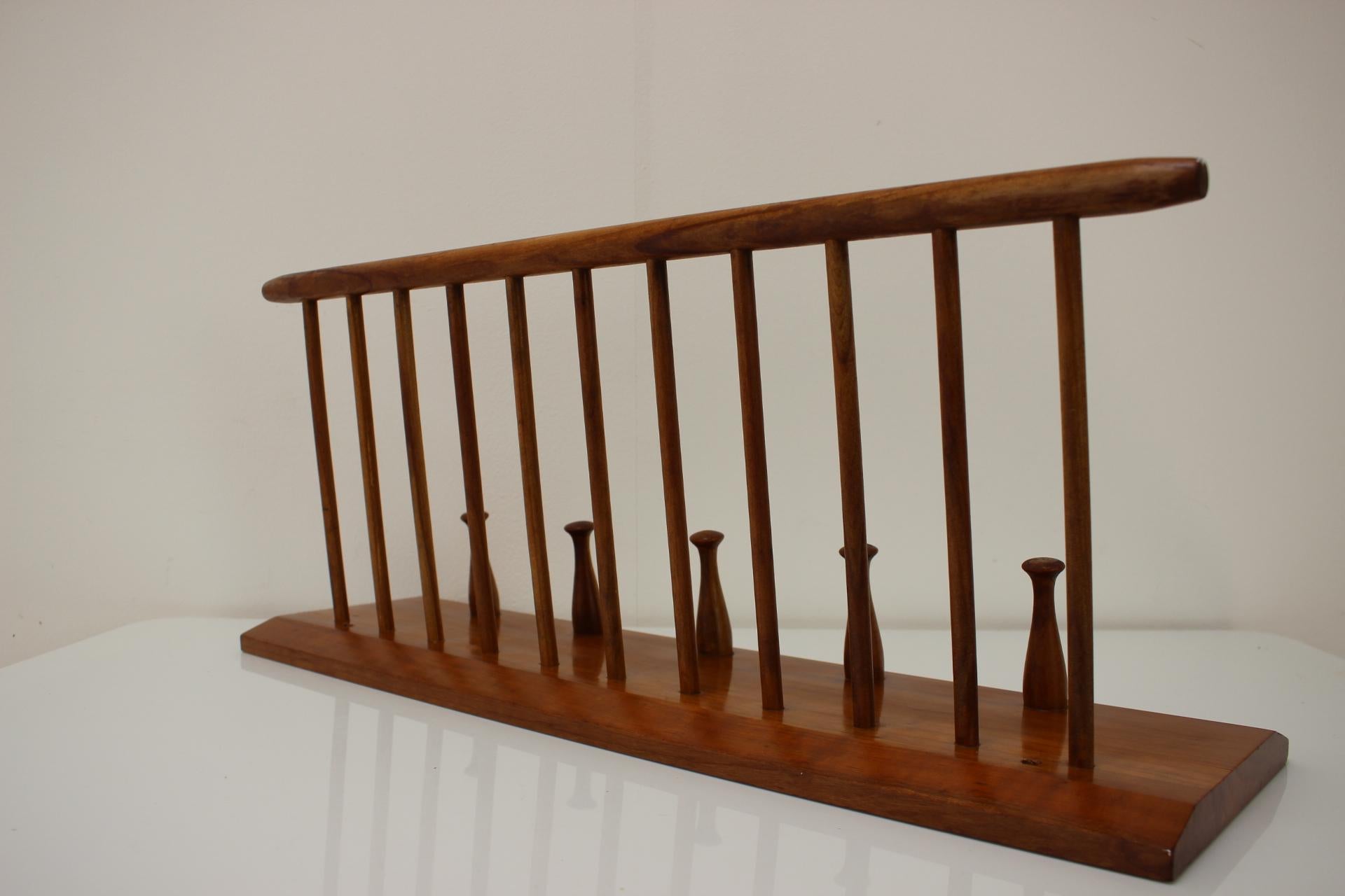 Metà XX secolo Appendiabiti da parete in legno del Medioevo di ULUV - Cecoslovacchia, anni '60 in vendita