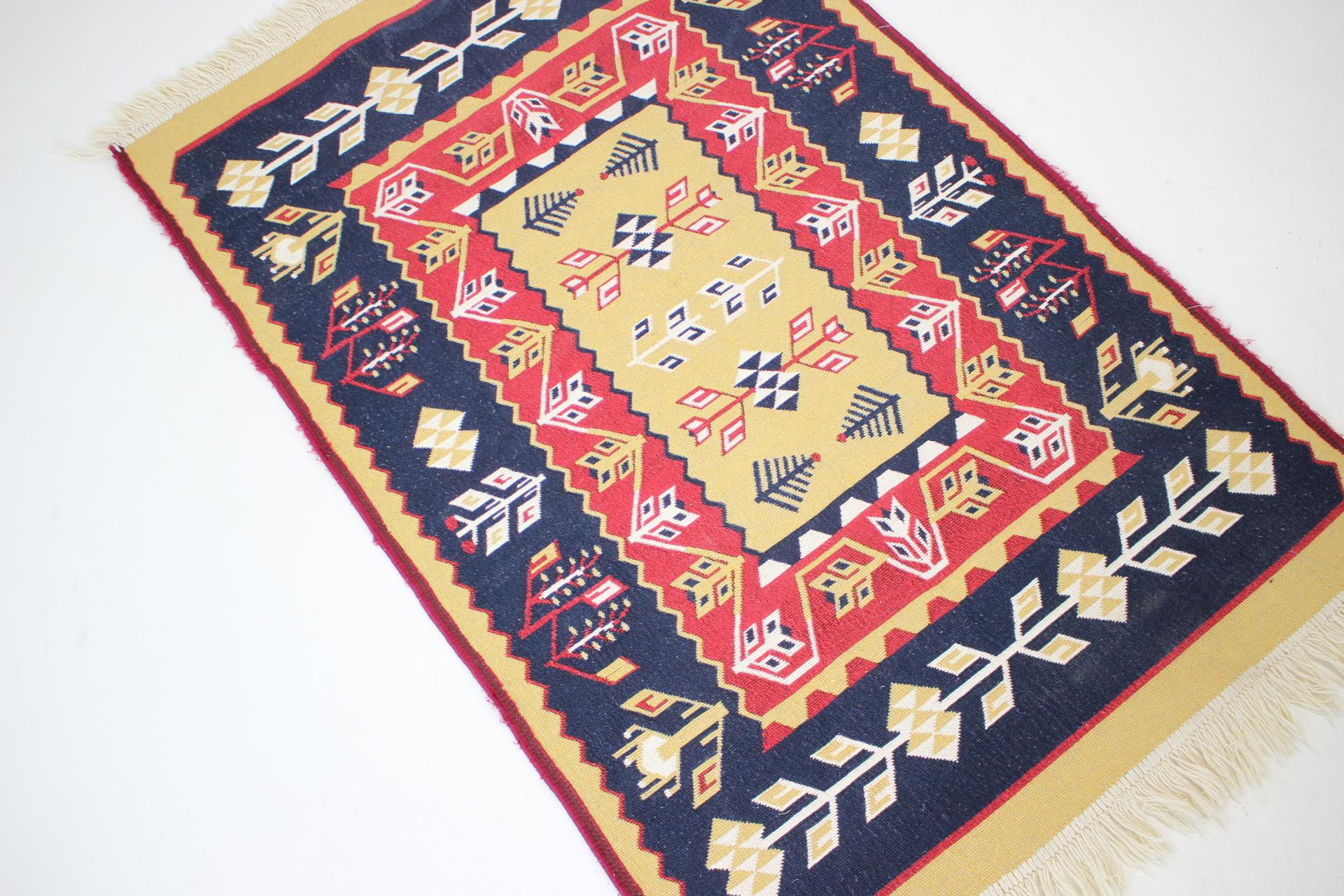 - In good original condition
- Reversible rug
- Kelim rug, carpet.
- Made of wool.