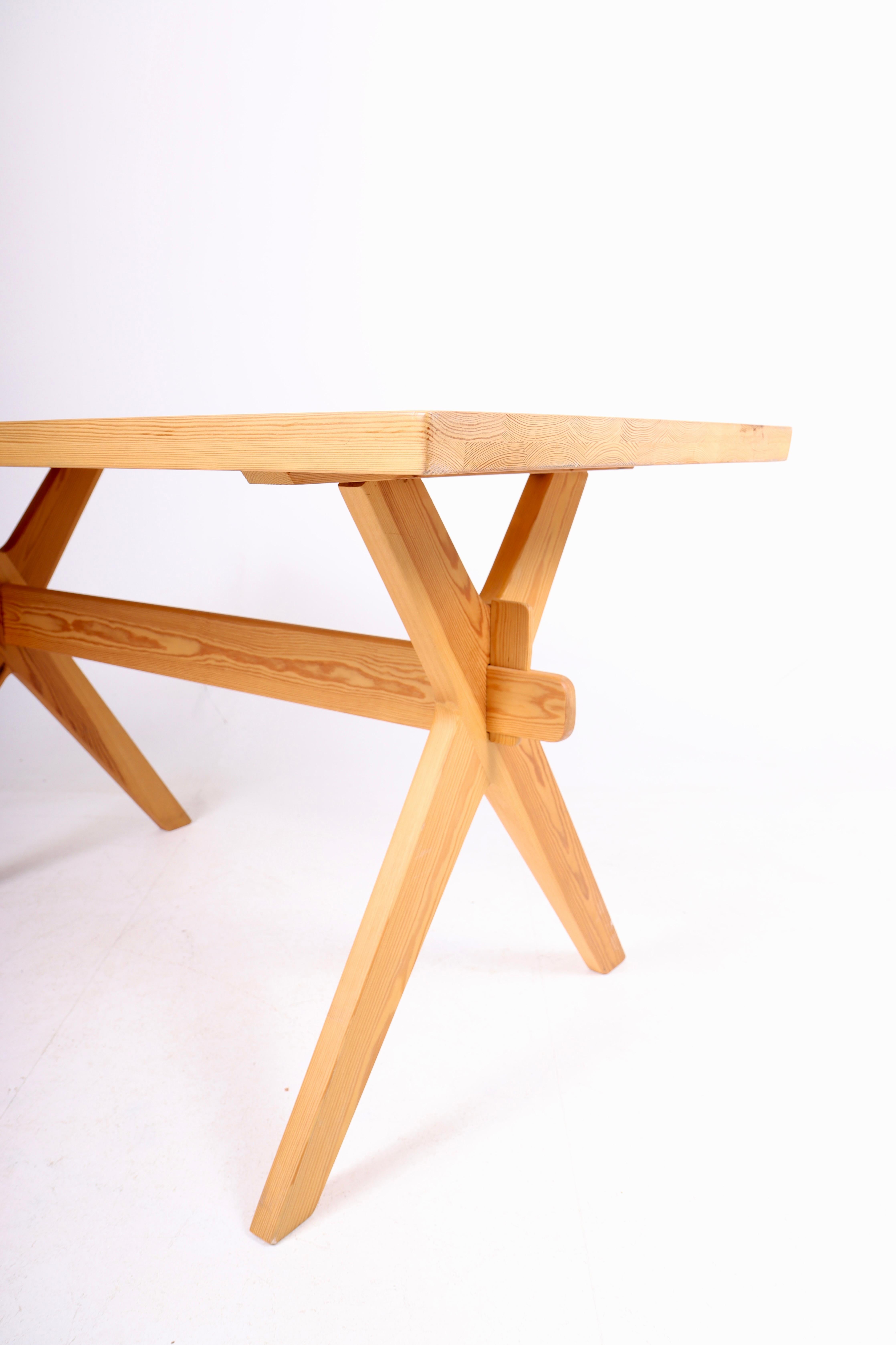 Mid-Century Work Desk in Solid Pine, Made in Denmark 1960s In Good Condition In Lejre, DK