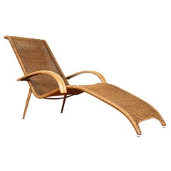Chaise longue en rotin tressé du milieu du siècle