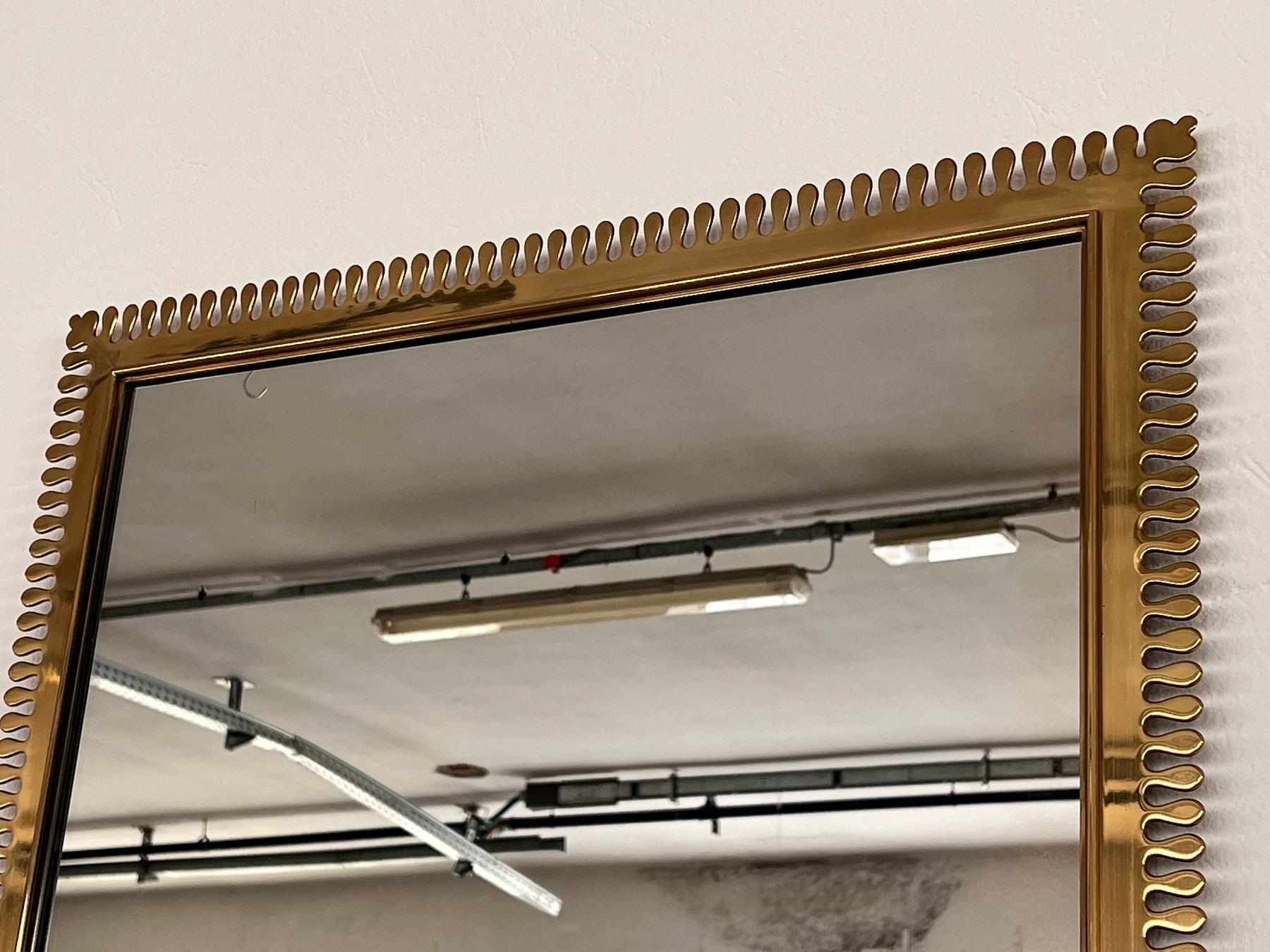 Espejo de pared XXL de latón de mediados de siglo por Vereinigte Werkstätten München, años 1970 en venta 6