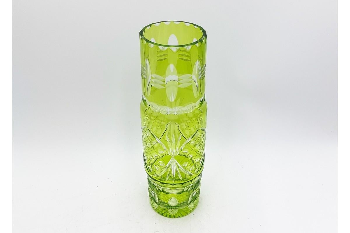 A crystal cut glass vase in yellow

Made in Poland in the 1960s

Stab very good, no damage

Measures: height 30cm, diameter 10cm.