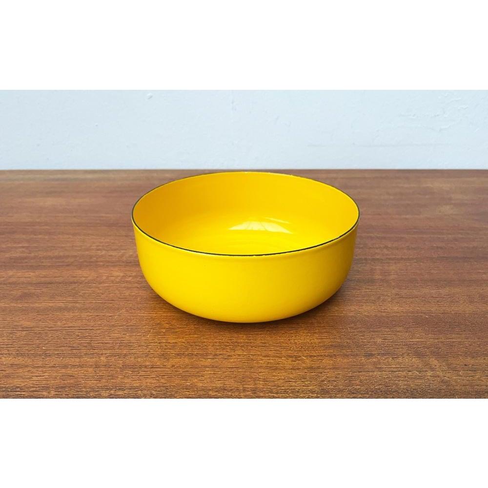 20ième siècle Bol en émail jaune du milieu du siècle par Kaj Franck pour Arabia, Finland, 1960s en vente