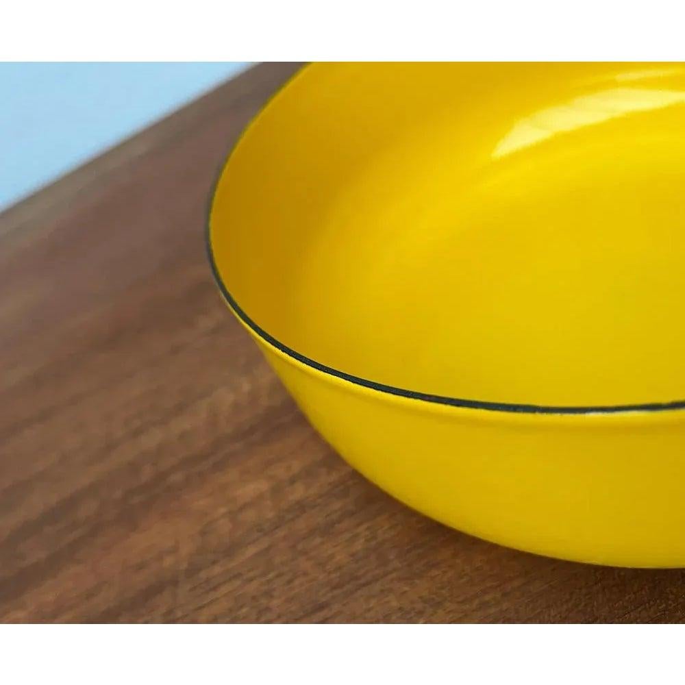 Métal Bol en émail jaune du milieu du siècle par Kaj Franck pour Arabia, Finland, 1960s en vente