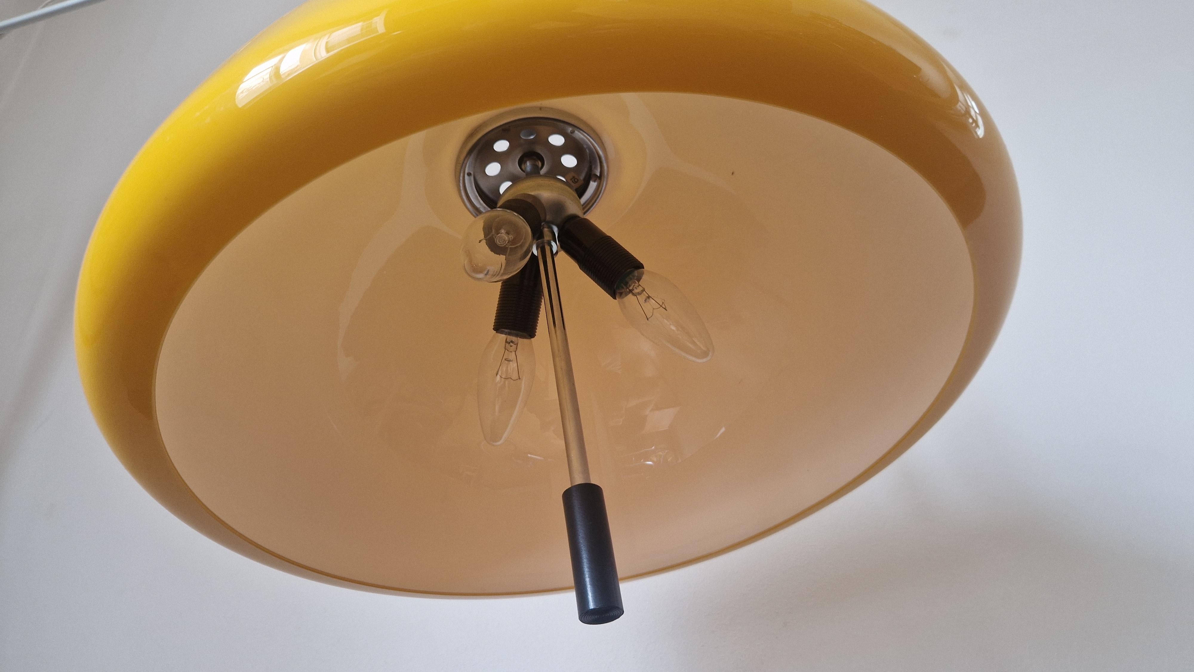 Pendentif jaune du milieu du siècle Meblo, Harvey Guzzini, A Space, Italie, années 1970. en vente 7