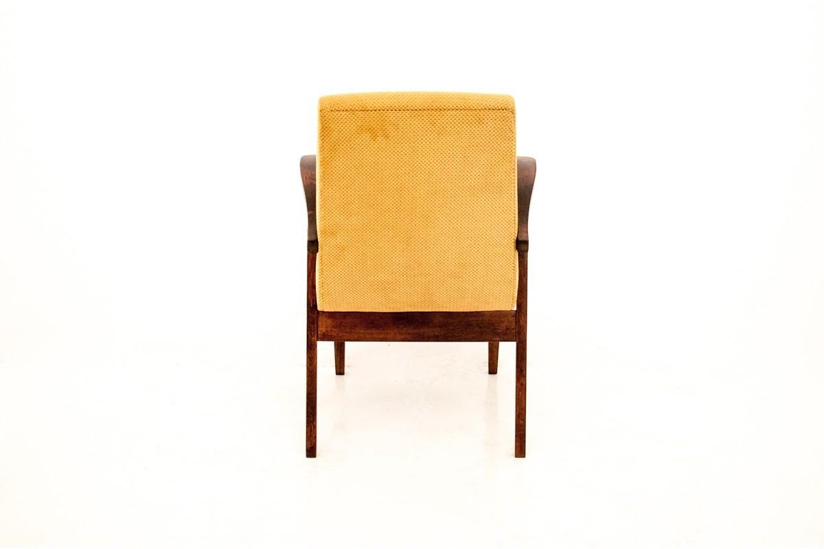 Gelber Retro-Sessel aus der Jahrhundertmitte (Baumwolle) im Angebot