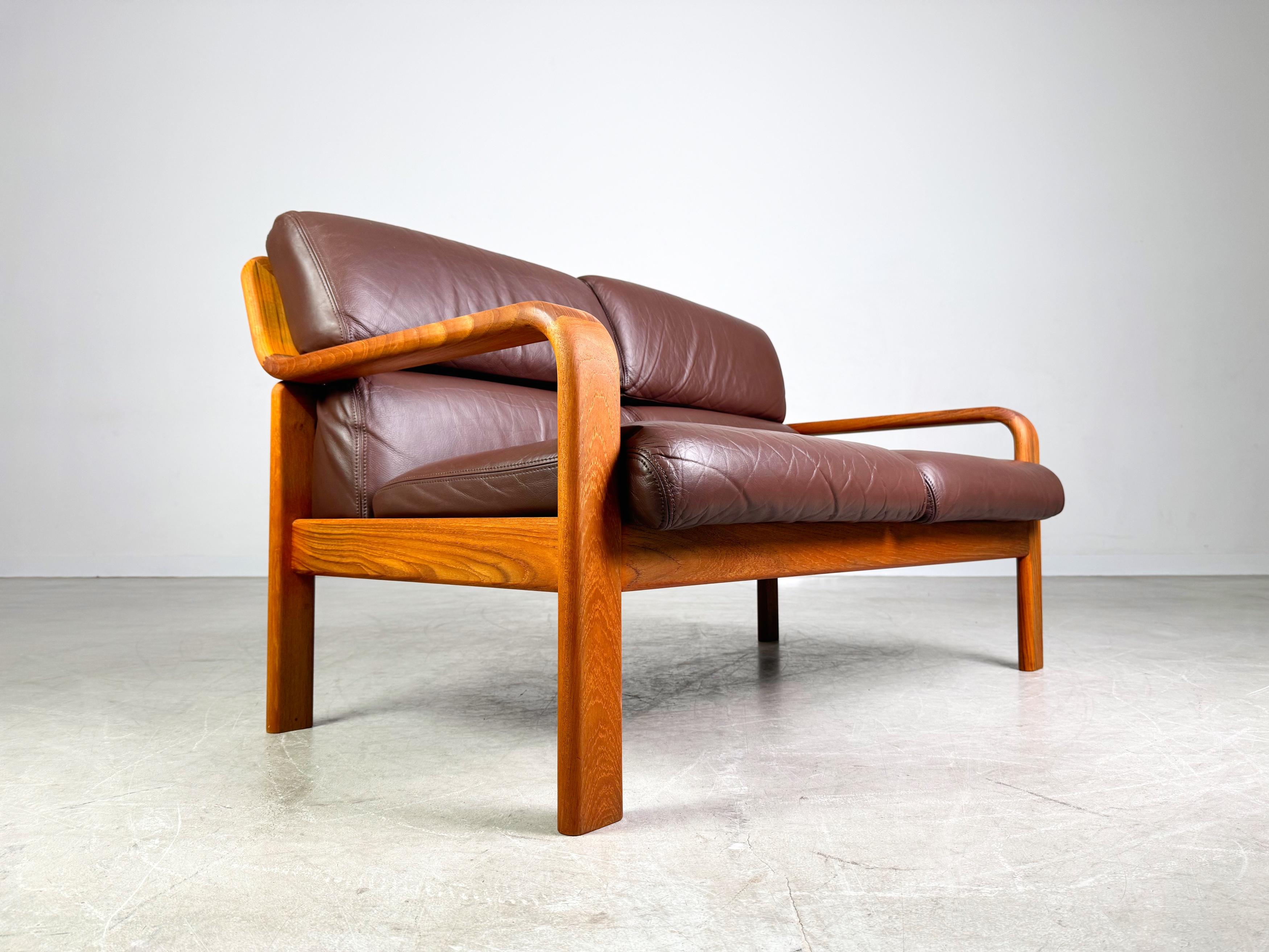 Fine XX secolo Divano Zweisitzer di metà secolo Divano L.Olsen & Søn in teak Design/One in vendita