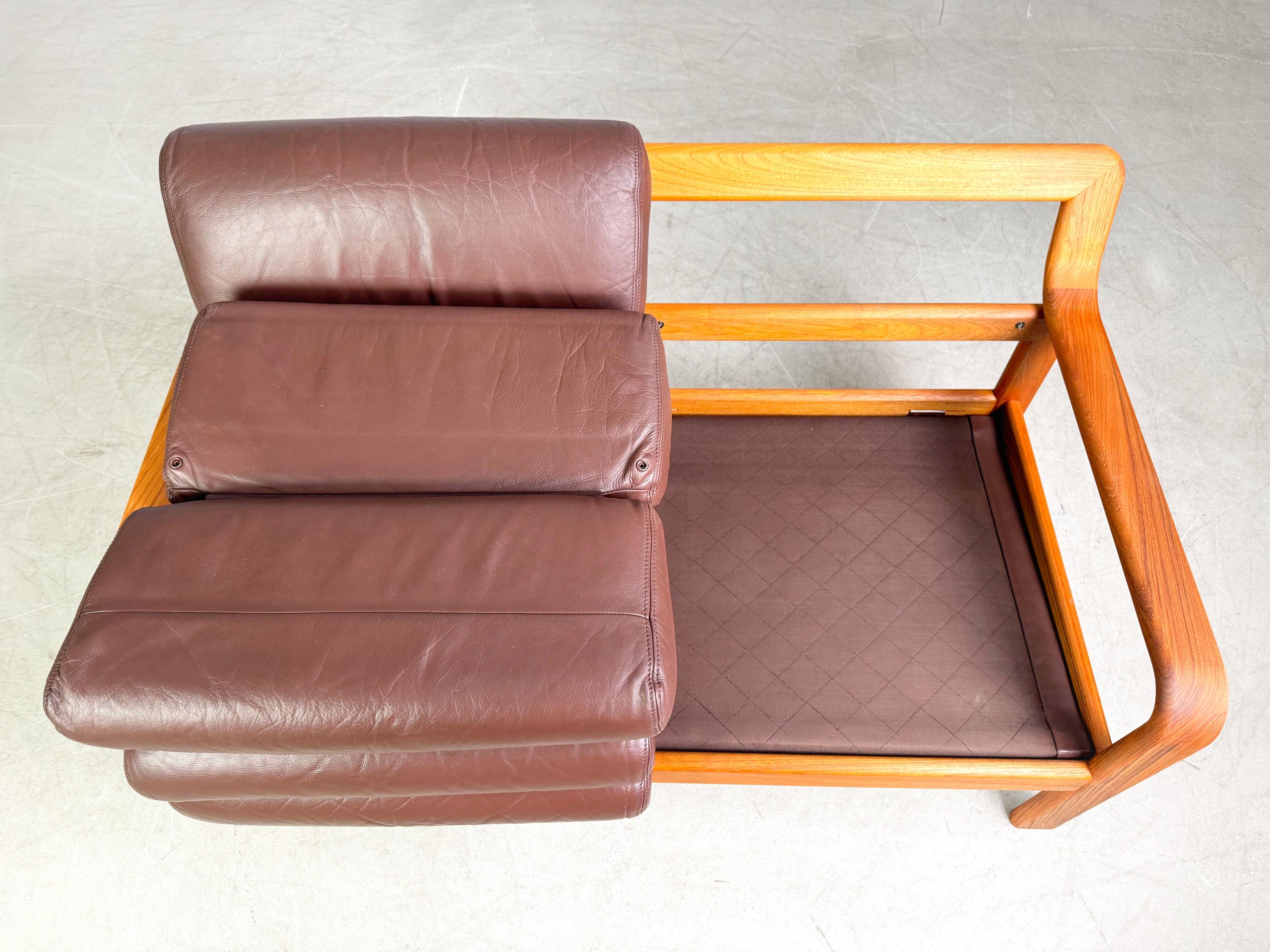 Pelle Divano Zweisitzer di metà secolo Divano L.Olsen & Søn in teak Design/One in vendita