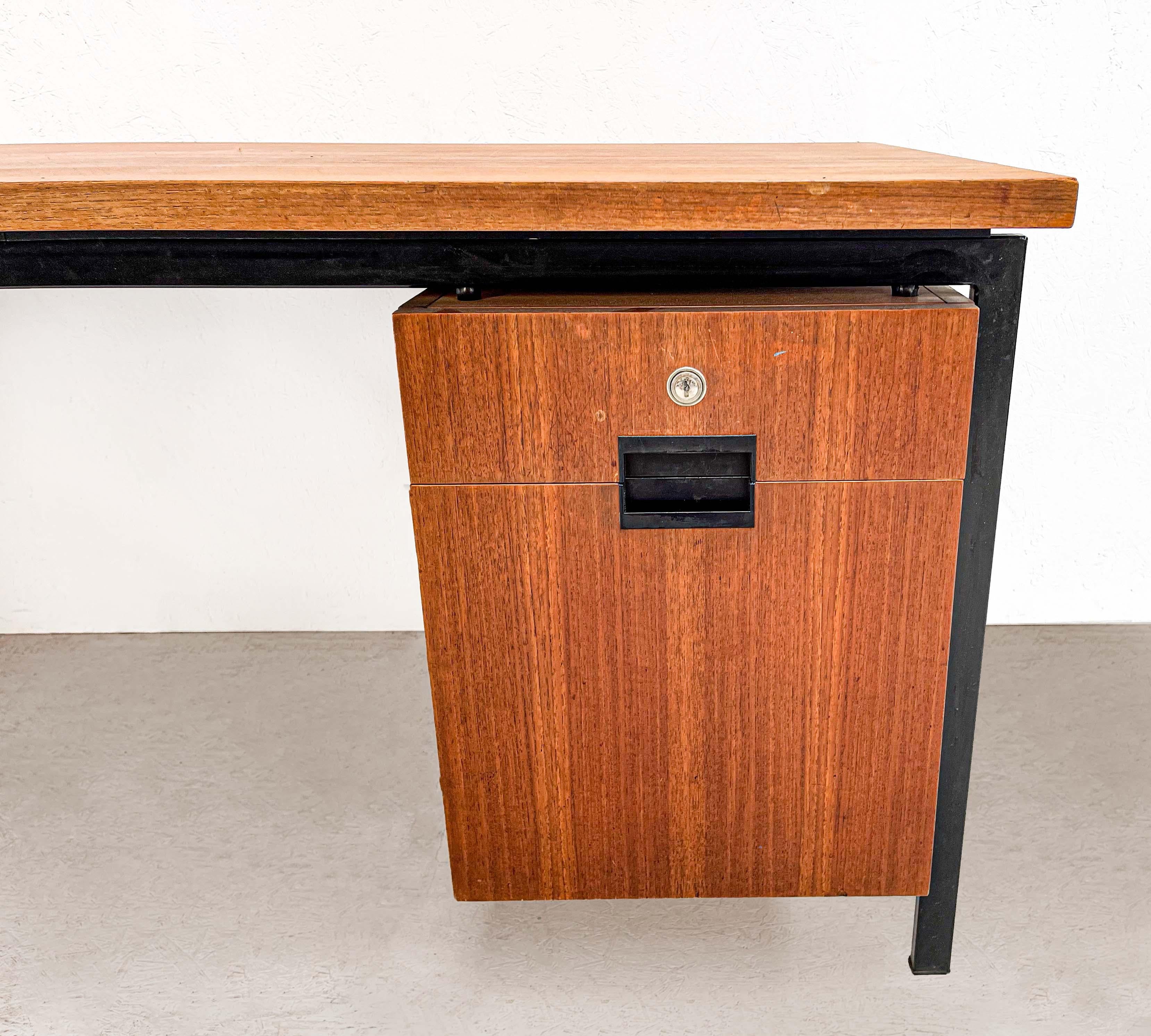 Mid-Century Modern Teak Eu02 Desk by Cees Braakman for Pastoe In Good Condition In Nijlen, VAN