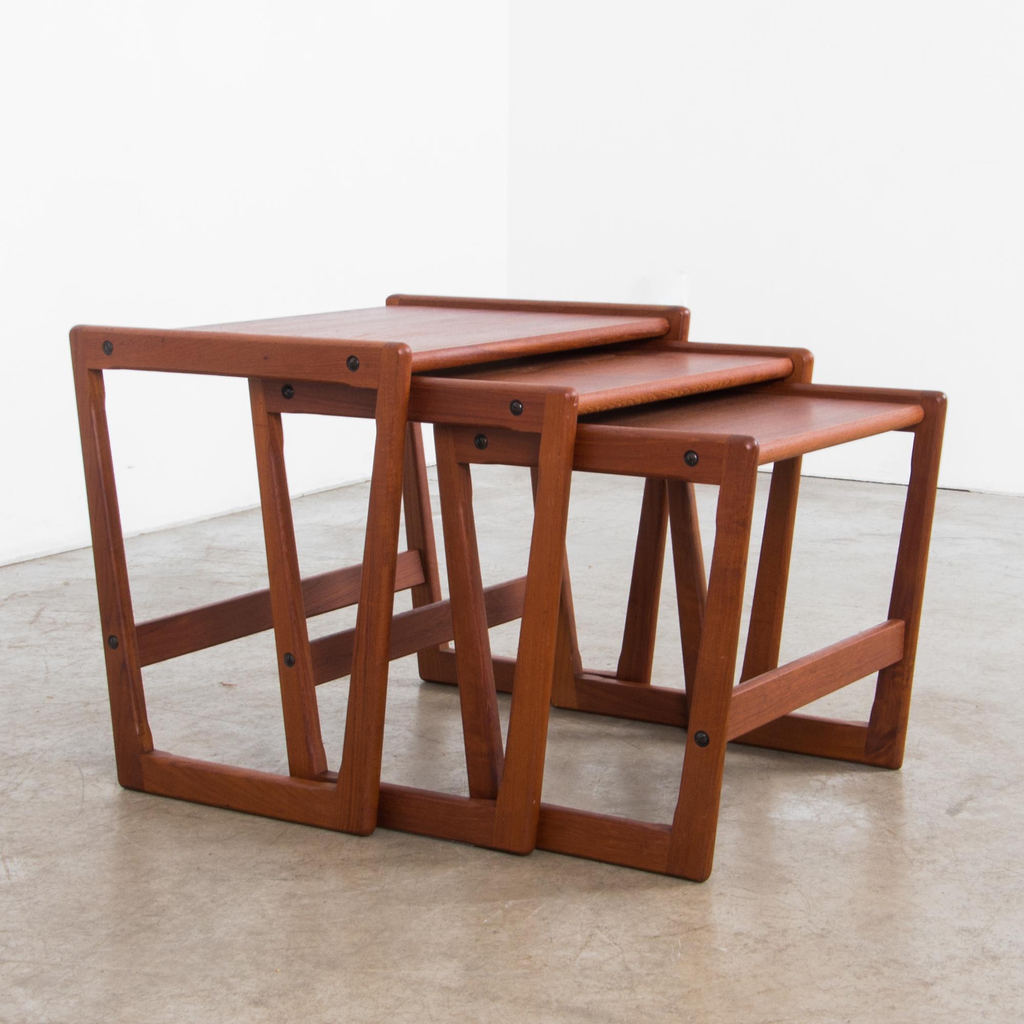 Mid-Century Modern Wooden Nesting Tables, Set of Three 1