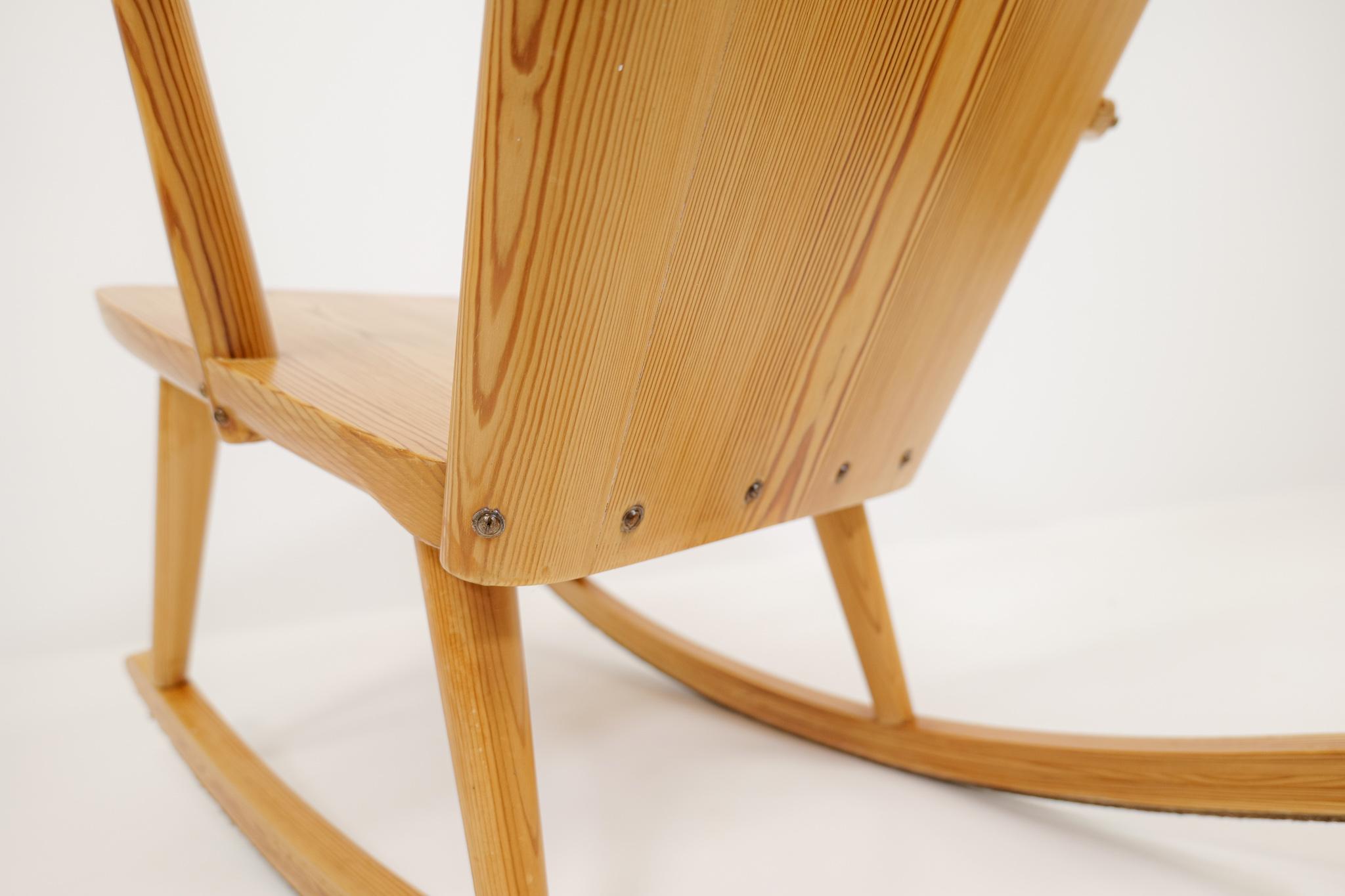 Midcentury Rocking Chair in Pine, Göran Malmvall, Sweden, 1940s For Sale 3