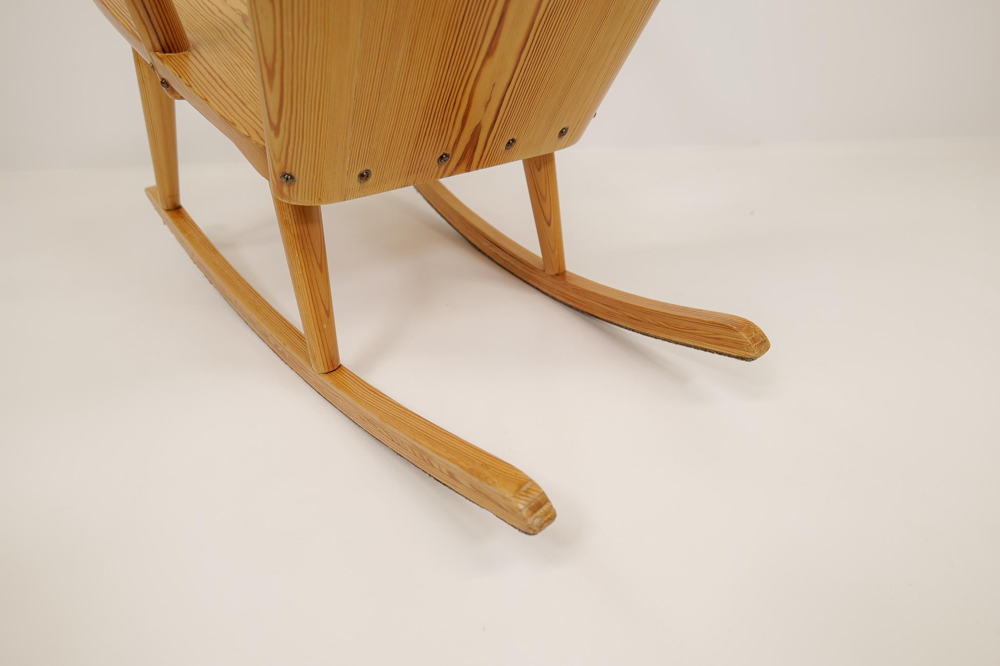 Midcentury Rocking Chair in Pine, Göran Malmvall, Sweden, 1940s For Sale 4