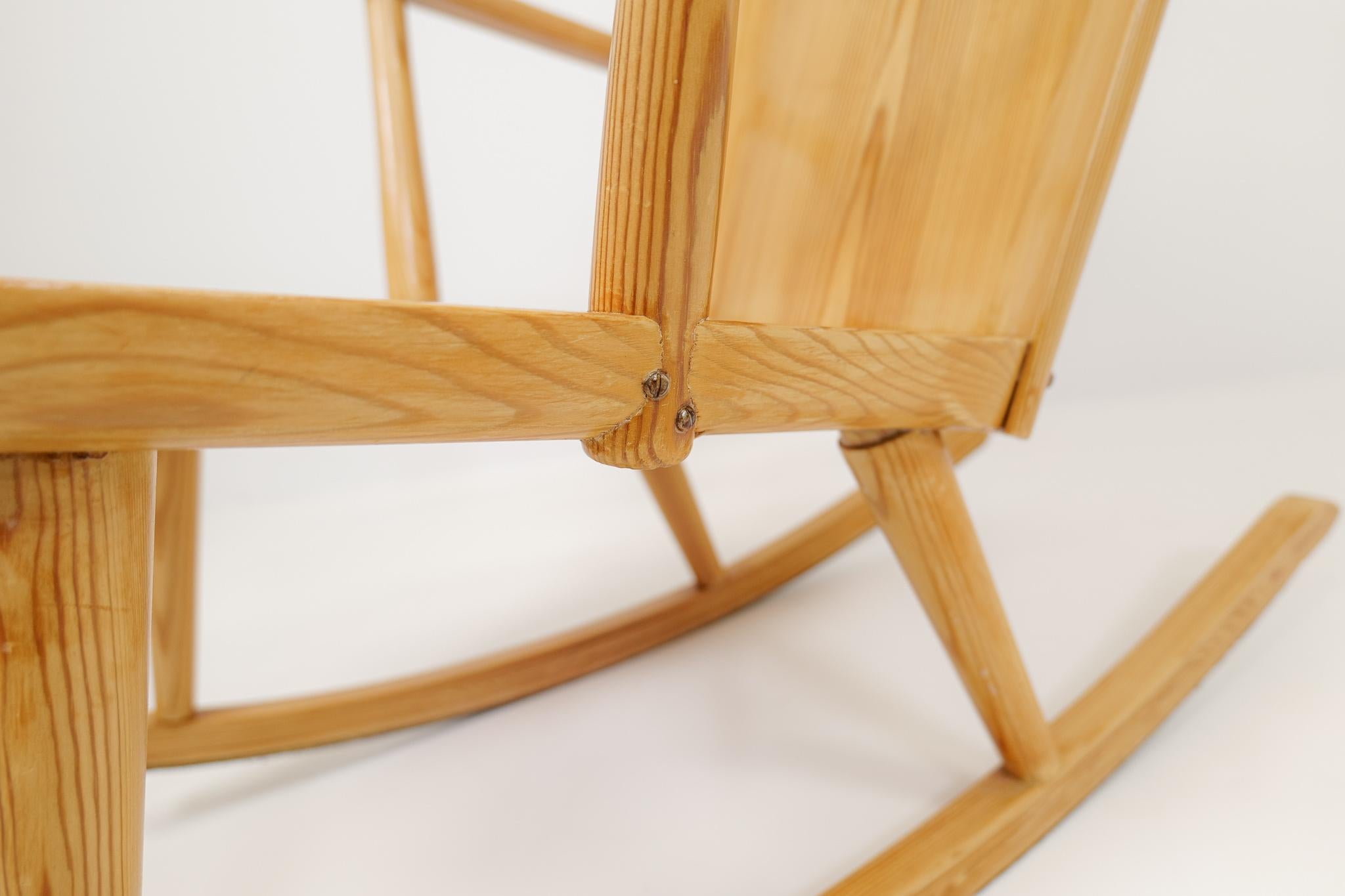 Mid-20th Century Midcentury Rocking Chair in Pine, Göran Malmvall, Sweden, 1940s For Sale