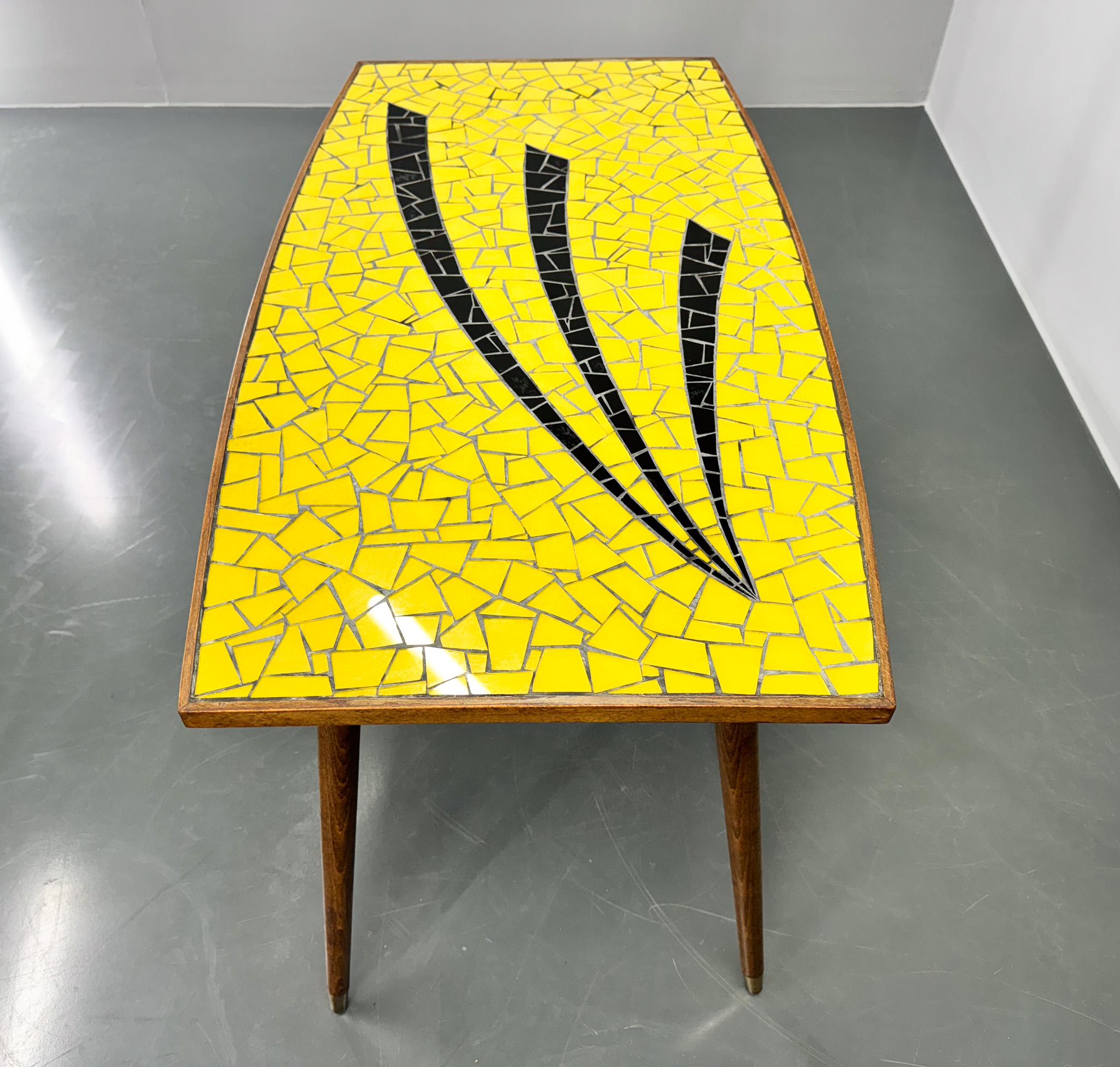 Allemand Table basse ou d'appoint Mozaik en bois et verre du milieu du siècle, Allemagne en vente