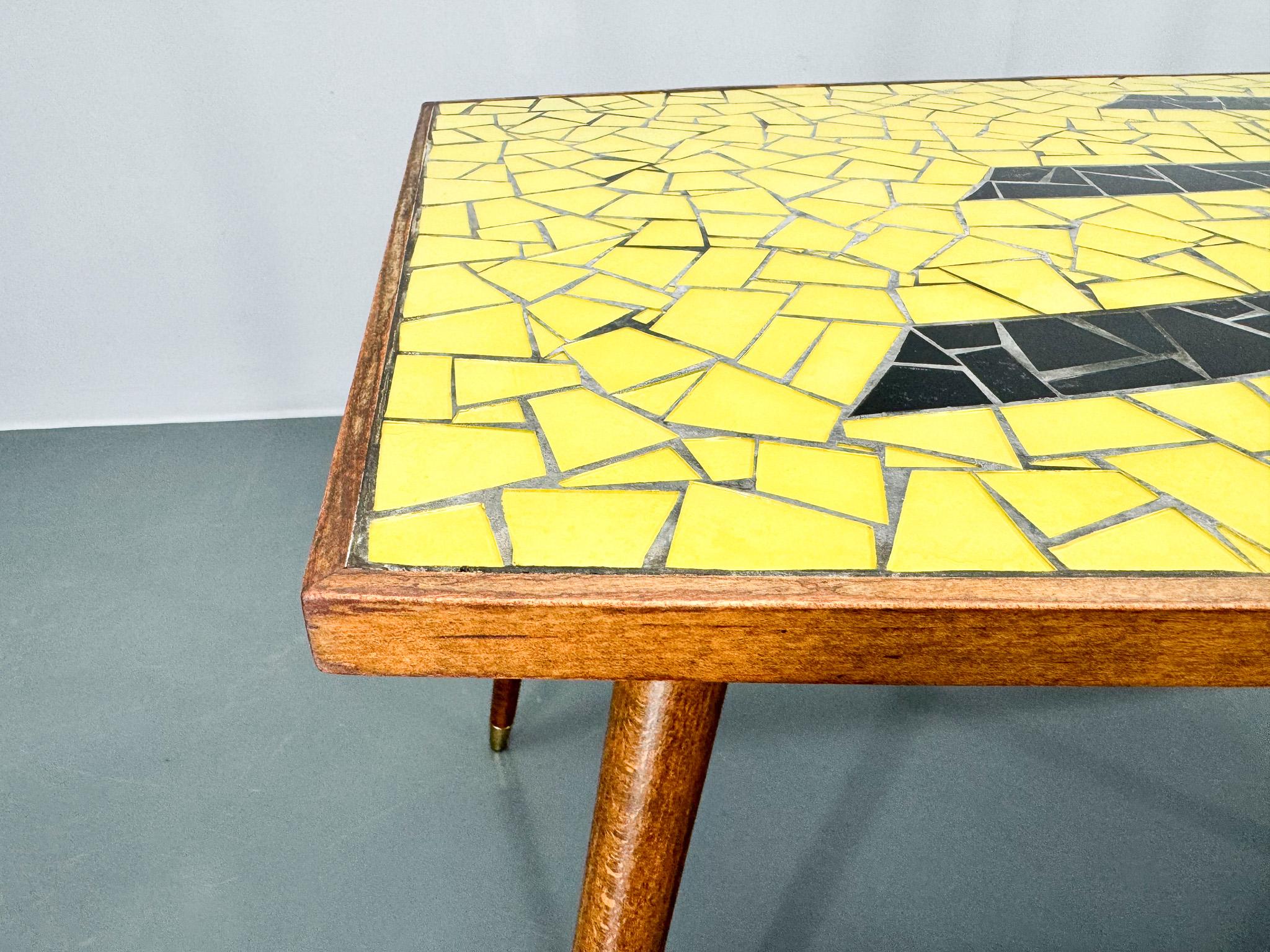 Table basse ou d'appoint Mozaik en bois et verre du milieu du siècle, Allemagne Bon état - En vente à Praha, CZ