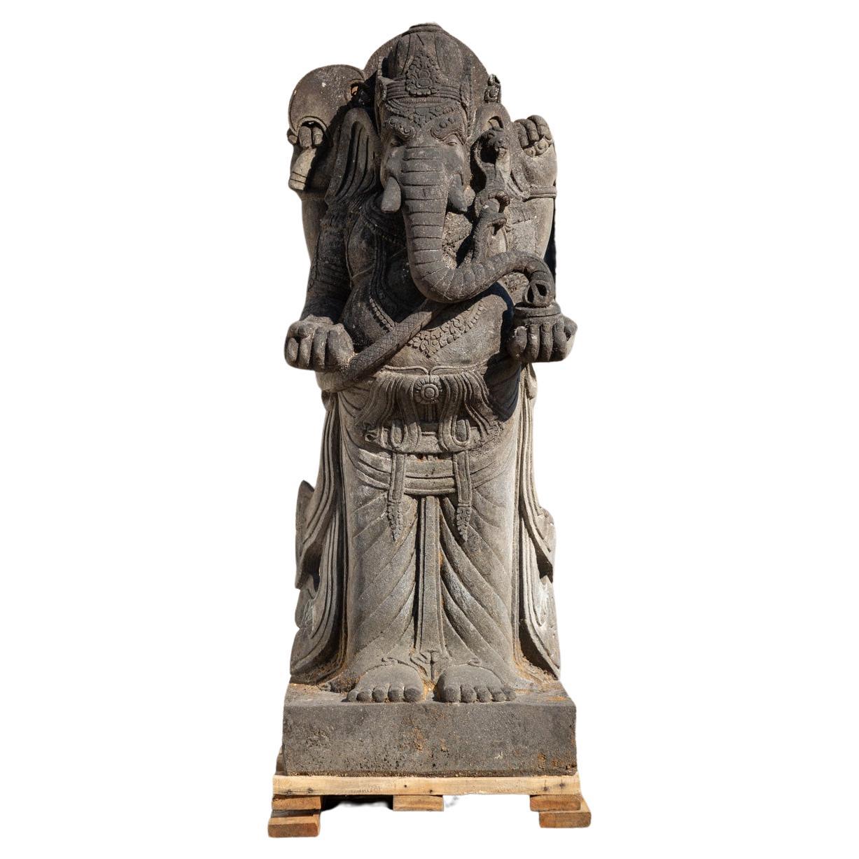 Große und besondere Ganesha-Statue aus Lavastein aus Indonesien aus dem mittleren 20. Jahrhundert