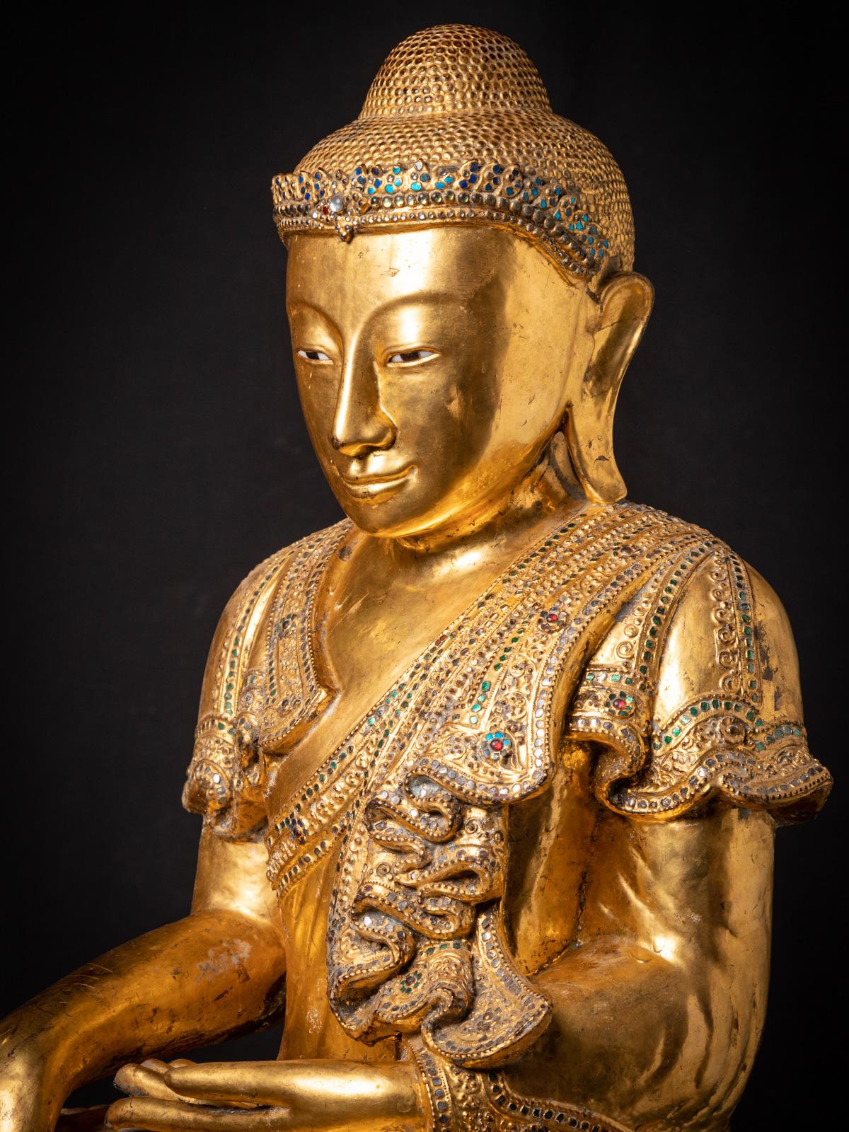 Middle 20th century Large old Burmese Mandalay Buddha statue from Burma For Sale 1