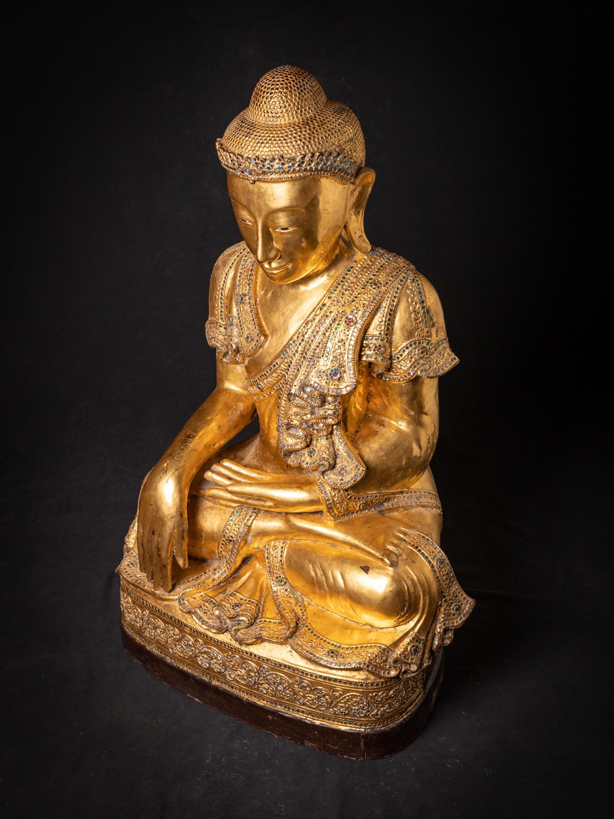 Middle 20th century Large old Burmese Mandalay Buddha statue from Burma For Sale 3