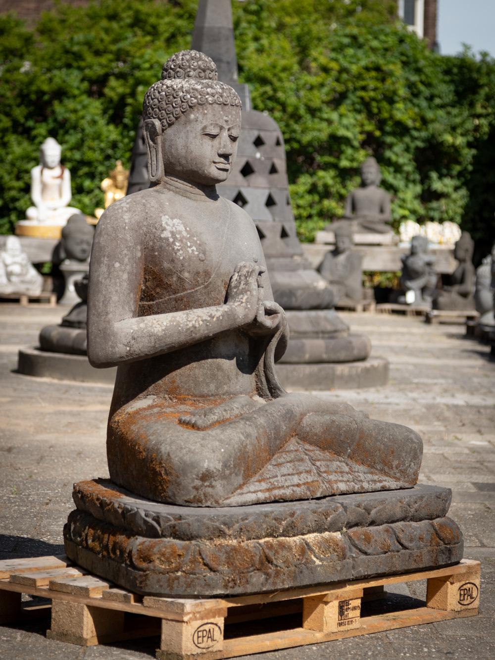 Grande statue de Bouddha en pierre de lave ancienne du milieu du 20e siècle en Dharmachakra mudra en vente 12